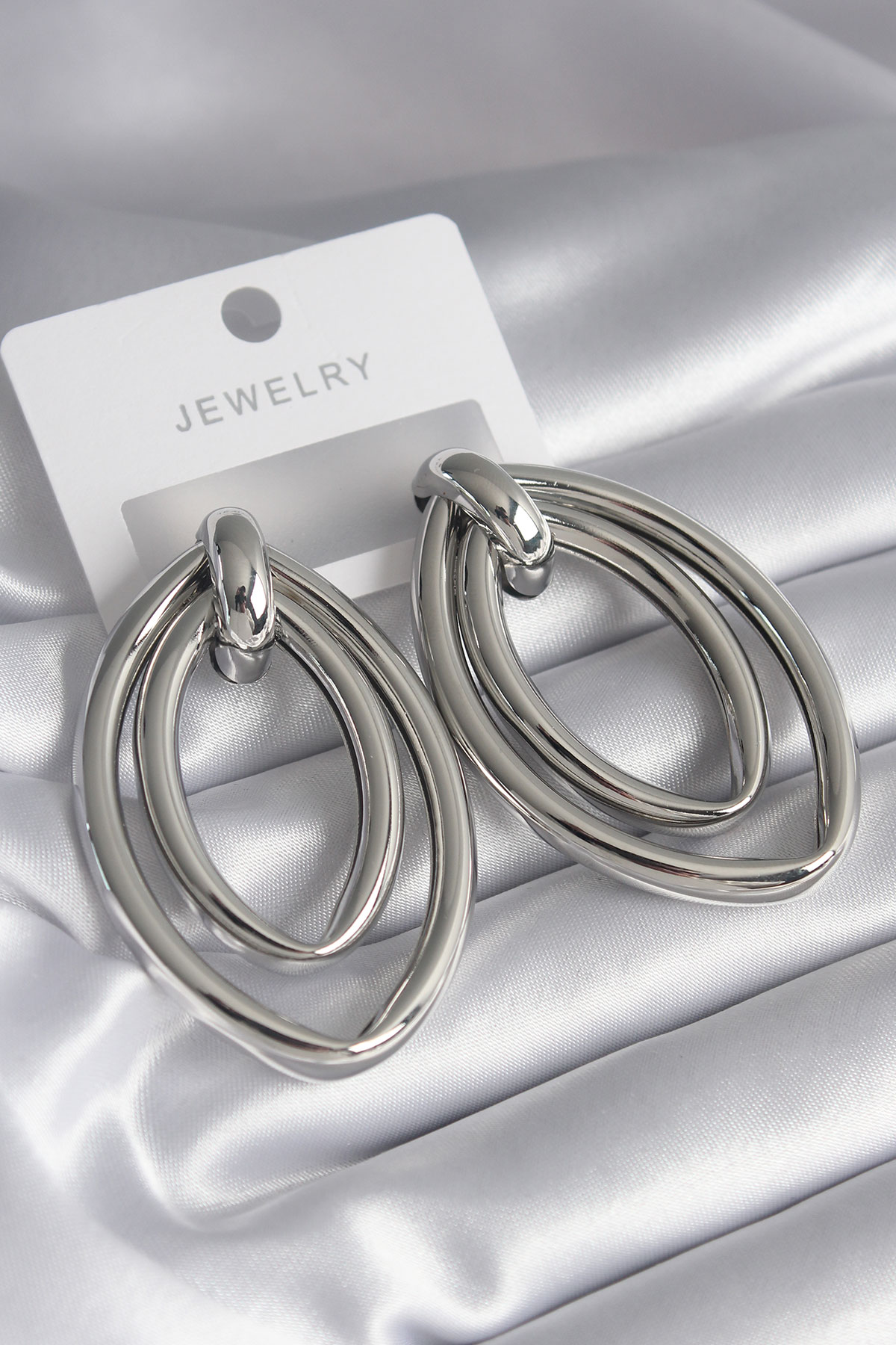 Erb%20Pirinç%20Gümüş%20Renk%20Oval%20Model%20Kadın%20Küpe