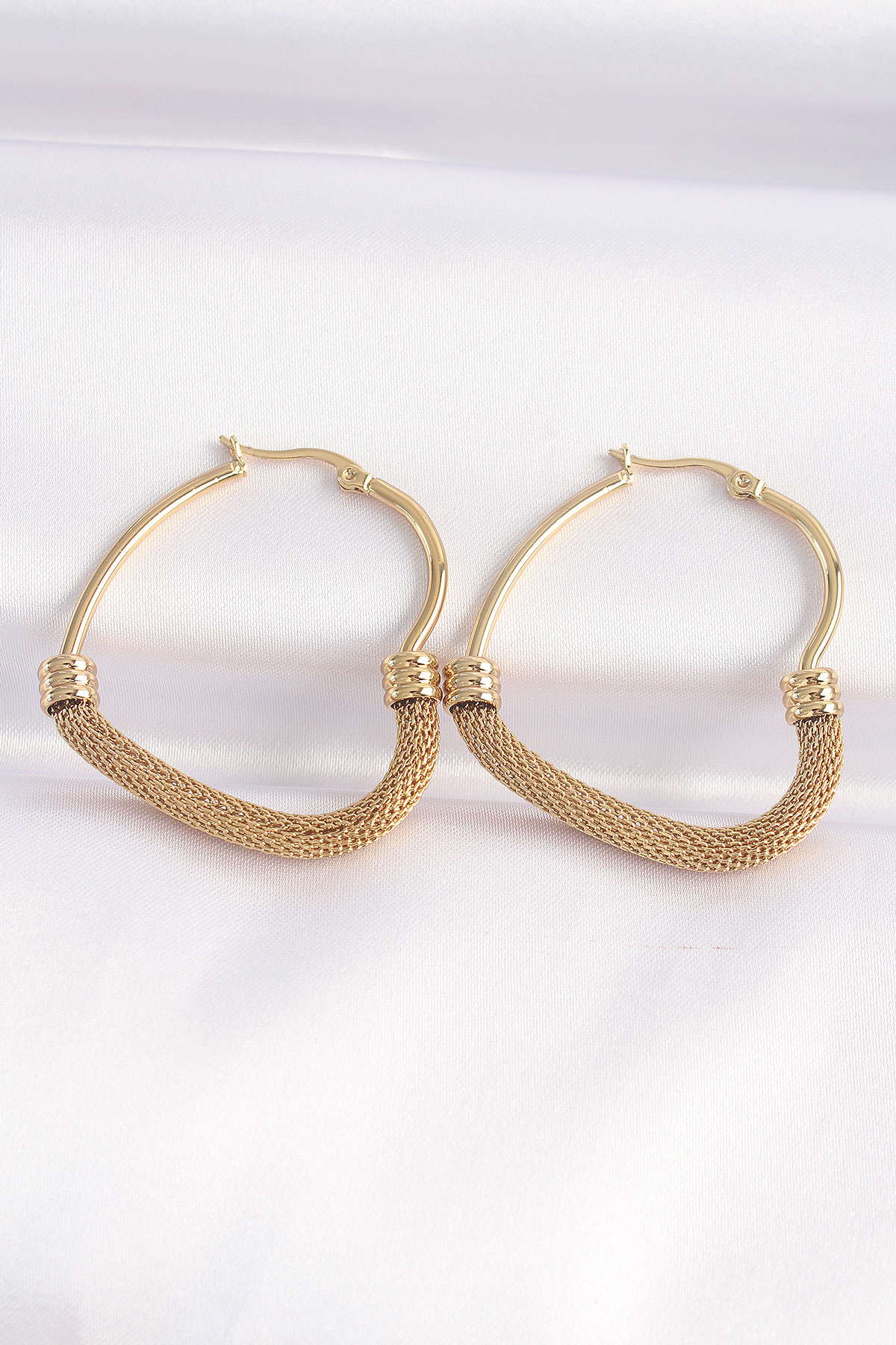 Erb%20316L%20Çelik%20Gold%20Renk%20Yarı%20Hasır%20Tasarımlı%20Küpe