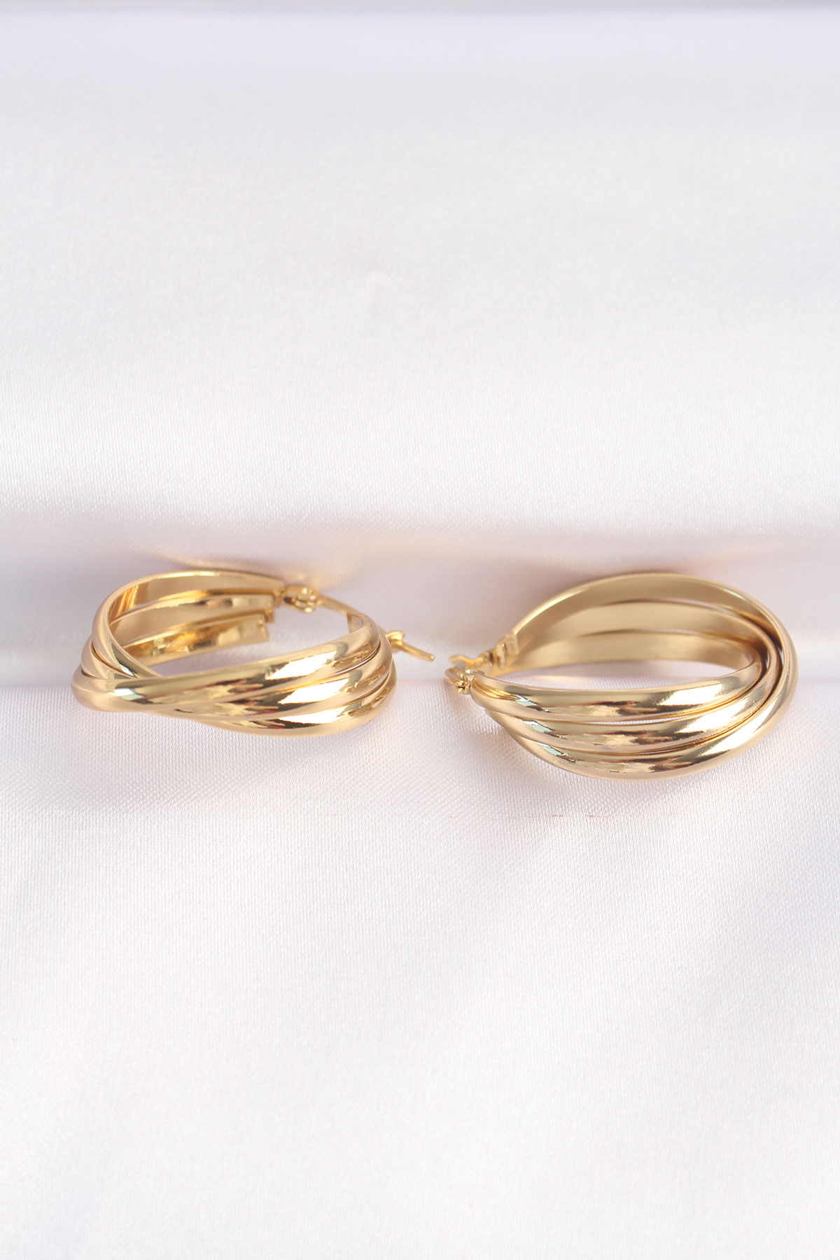 Erb%20316L%20Çelik%20Gold%20Renk%20Asimetrik%20İç%20İçe%20Geçmeli%20Halka%20Küpe