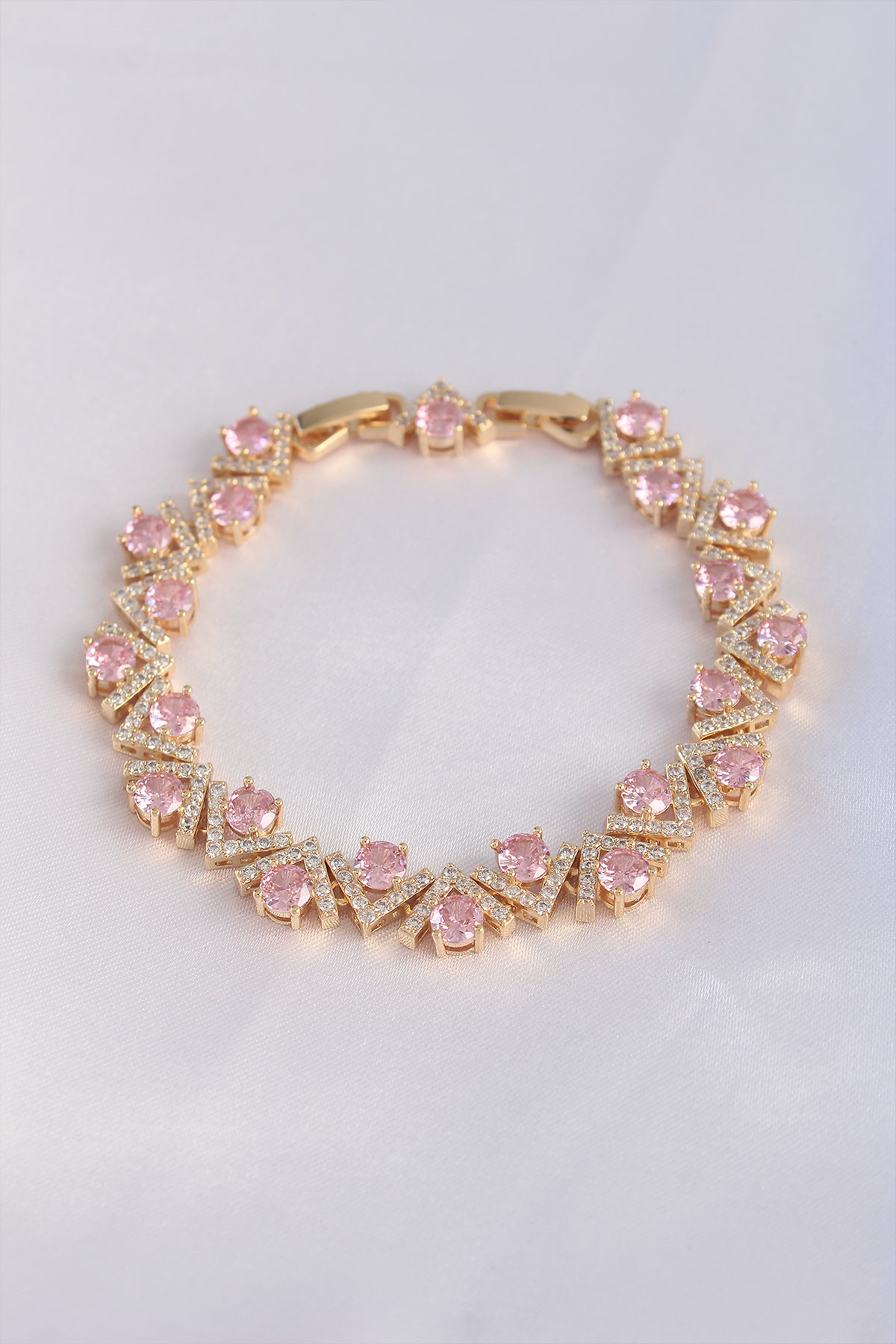 Erb%20Vip%20Seri%20Pirinç%20Pembe%20Zirkon%20Taşlı%20Gold%20Renk%20V%20Model%20Bileklik