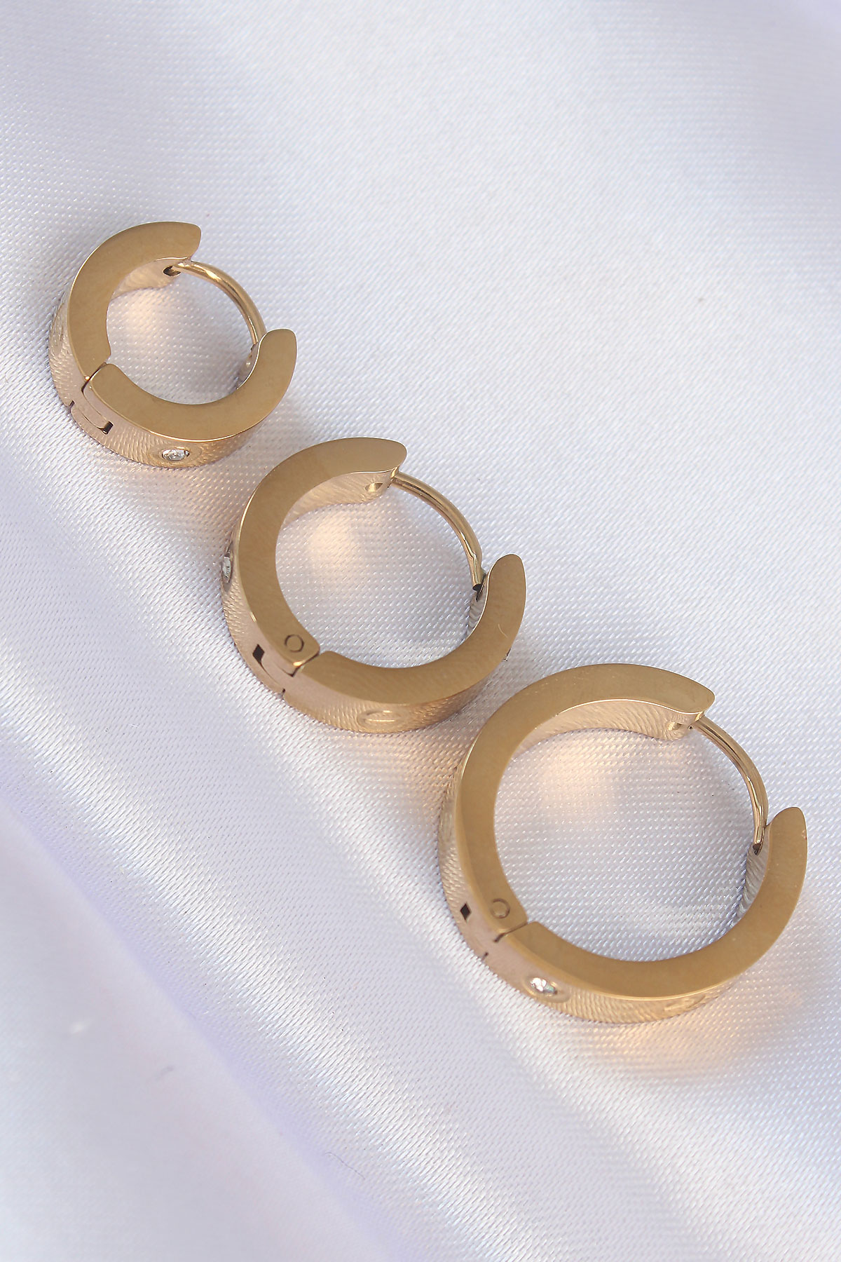 Erb%20316L%20Çelik%20Gold%20Renk%20Zirkon%20Taşlı%20Model%203lü%20Halka%20Küpe