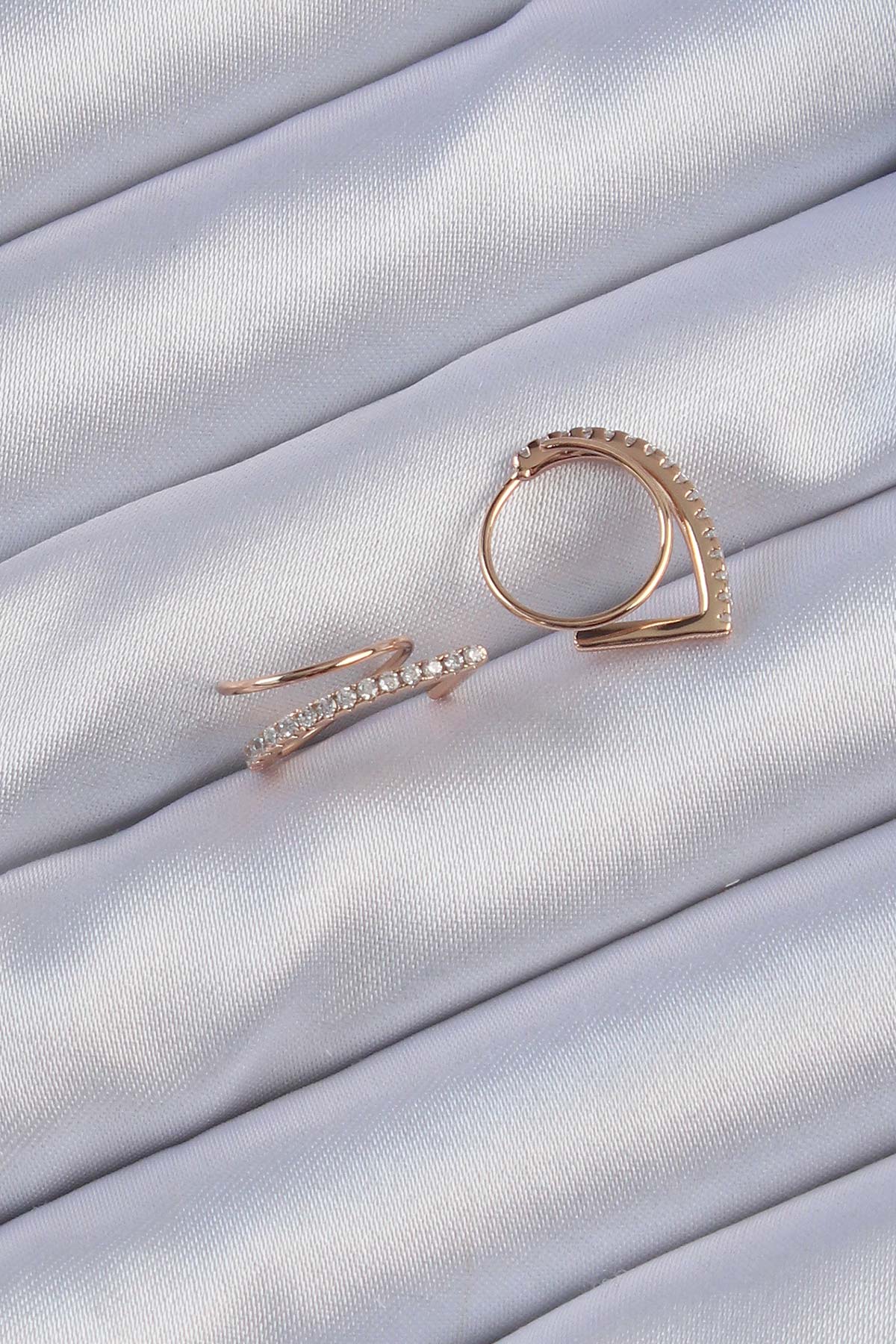 Erb Xuping Rose Renk Zirkon Taşlı Geometrik Küpe