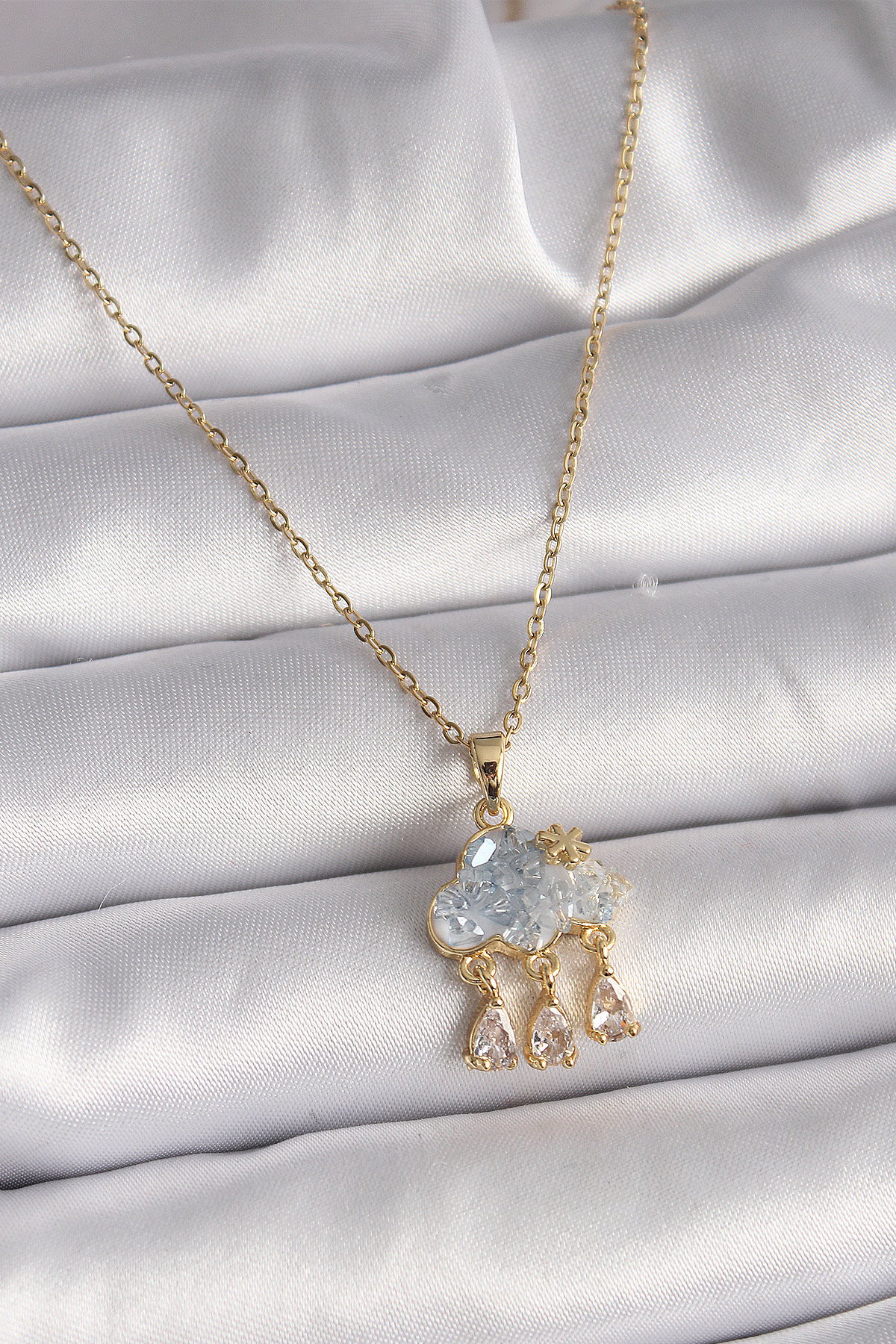 Erb%20316L%20Çelik%20Gold%20Renk%20Zincir%20Zirkon%20Taşlı%20Bulut%20Model%20Sallantı%20Damla%20Figür%20Kadın%20Kolye
