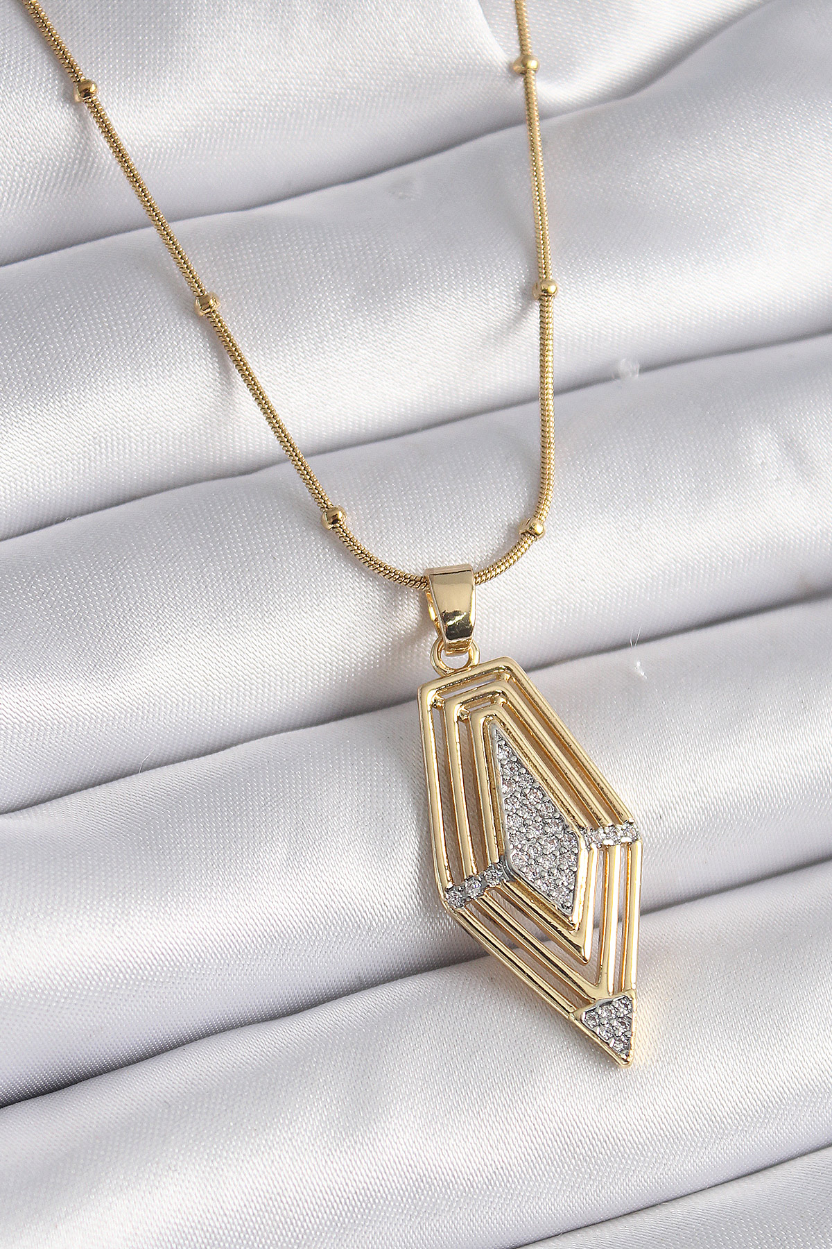 Erb%20316L%20Çelik%20Gold%20Renk%20Zirkon%20Taşlı%20Vintage%20Model%20Kadın%20Kolye