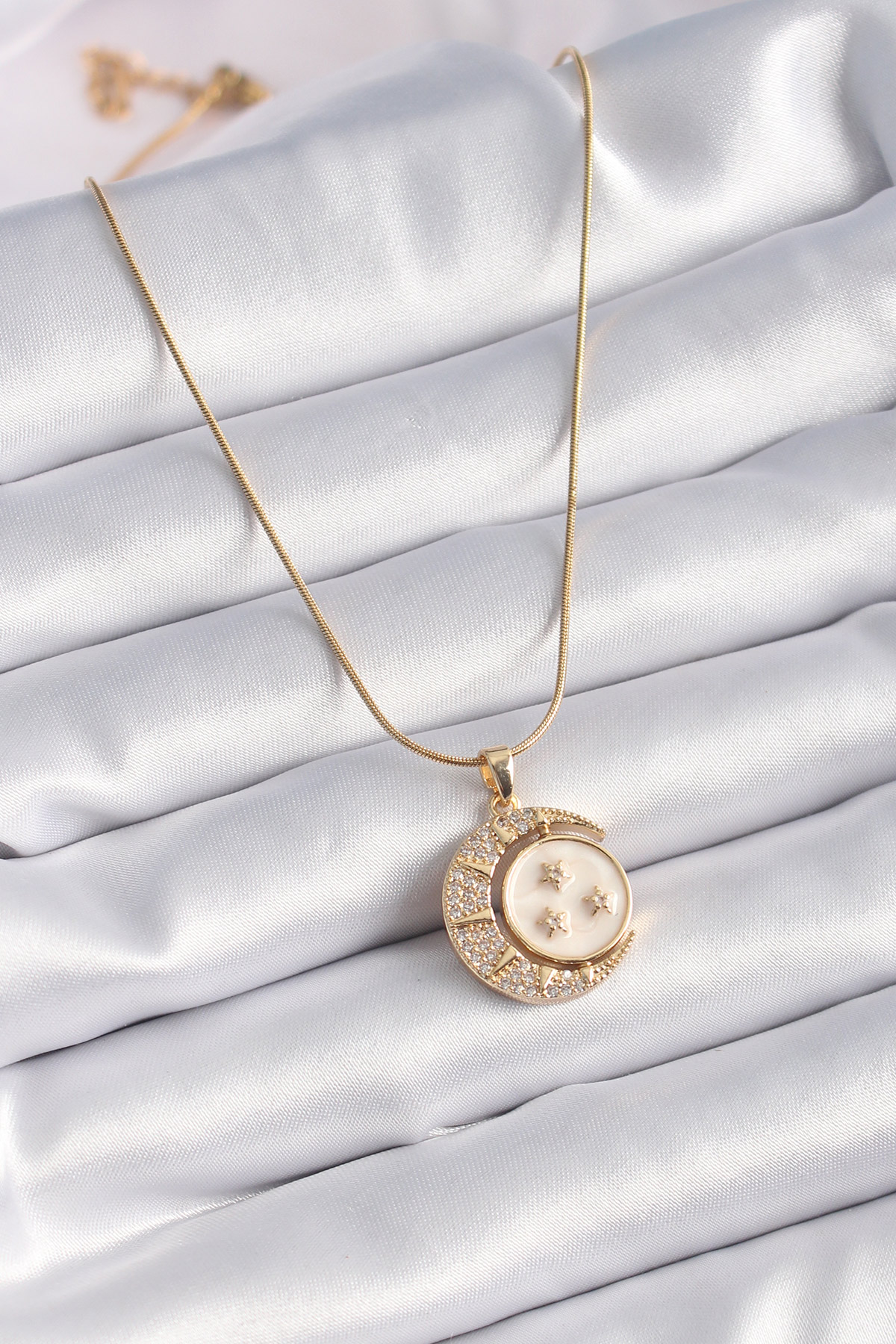 Erb%20316L%20Çelik%20Gold%20Renk%20Zirkon%20Taş%20Detay%20Ay%20Yıldız%20Model%20Vintage%20Kadın%20Kolye