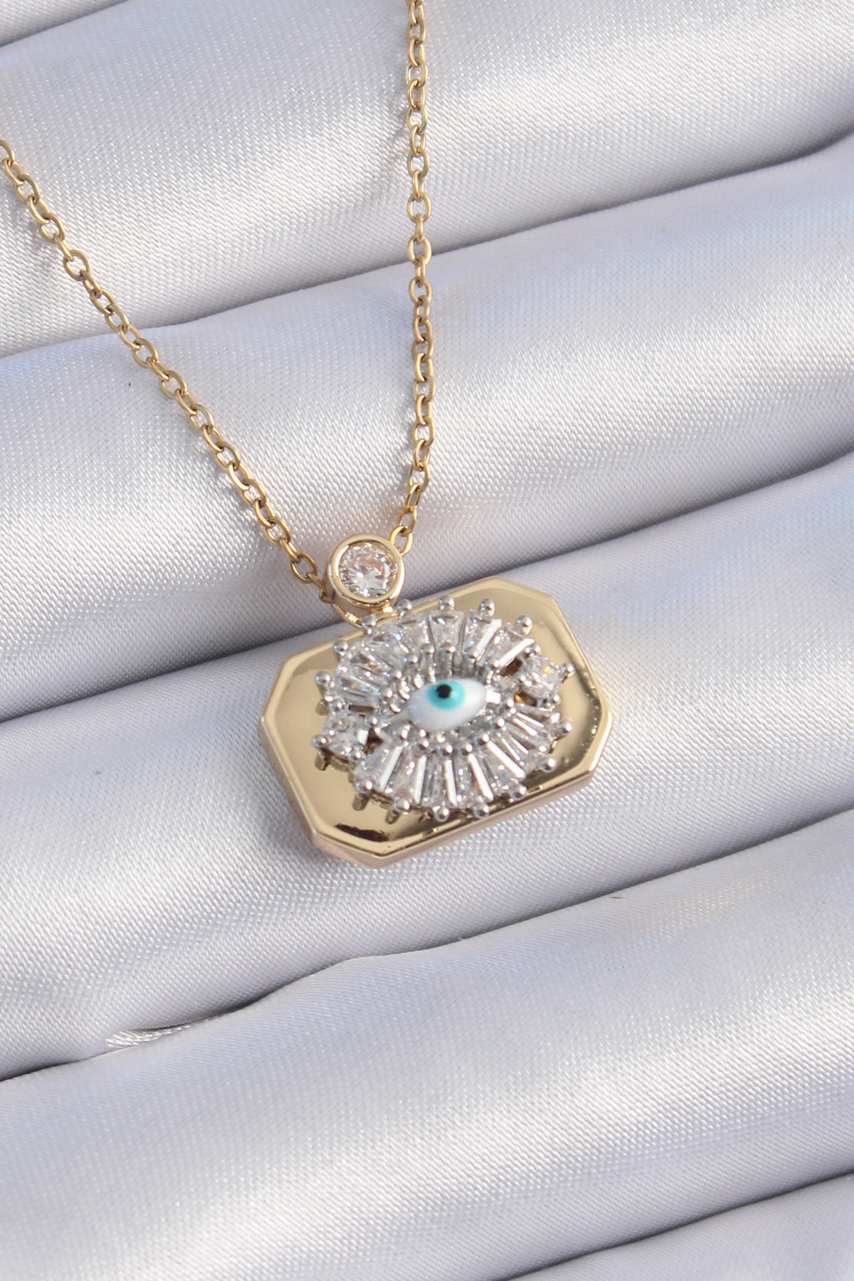Erb%20316L%20Çelik%20Gold%20Renk%20Kare%20Gümüş%20Renk%20Zirkon%20Taş%20Detay%20Göz%20Model%20Vintage%20Kadın%20Kolye