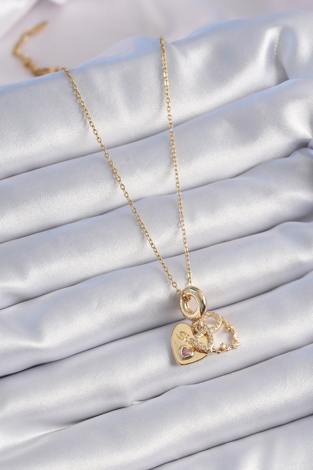 Erb%20316L%20Çelik%20Gold%20Renk%20Zirkon%20Taşlı%20Sonsuzluk%20Kalp%20Figür%20Charm%20Model%20Kadın%20Kolye