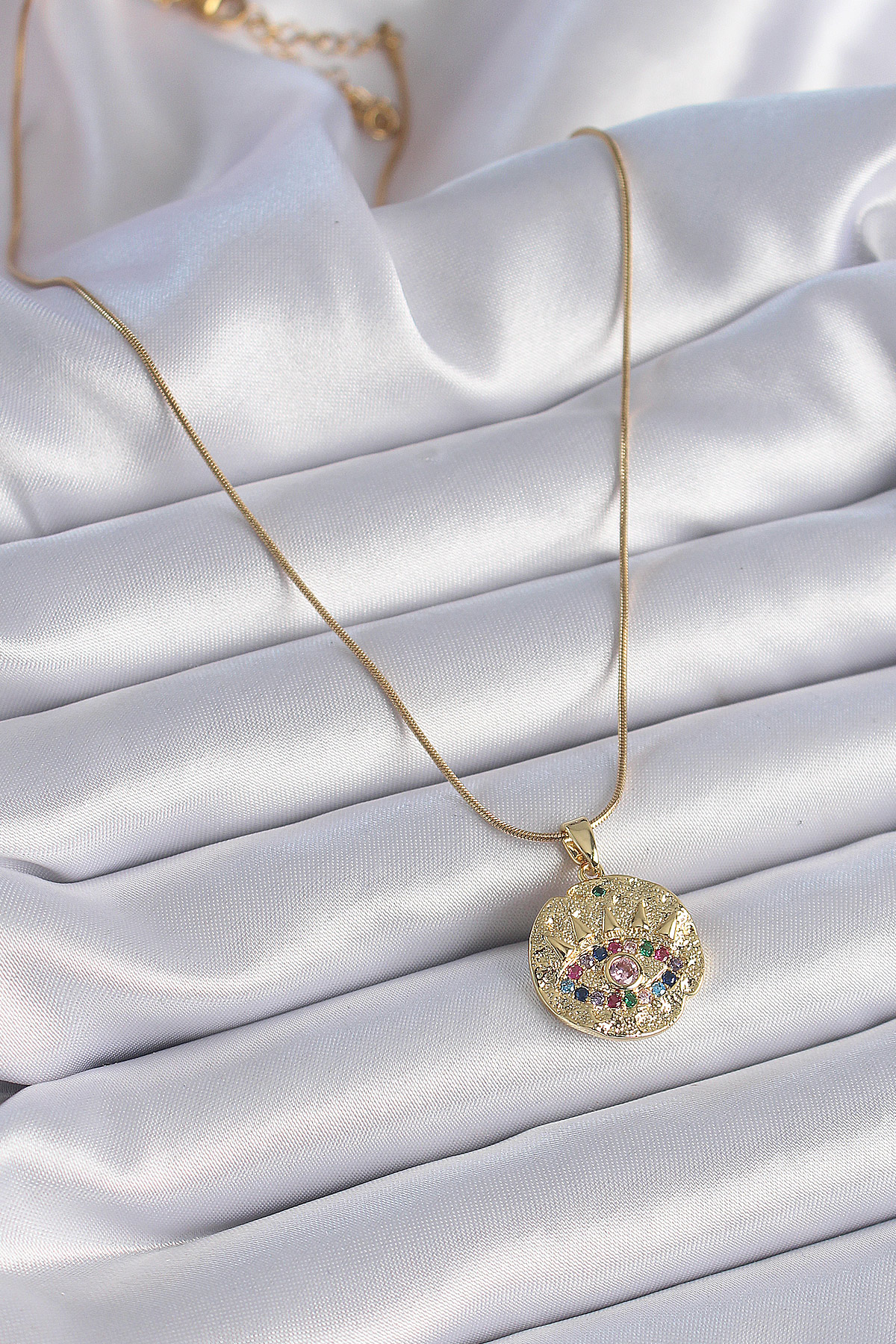 Erb 316L Çelik Zincir Gold Renk Zirkon Taşlı Göz İşlemeli Madalyon Model Kadın Kolye