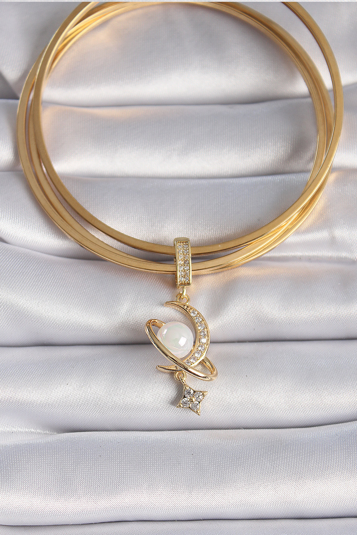 Erb%20Pirinç%20Gold%20Renk%20Zirkon%20Taş%20Detaylı%20Hilal%20Model%20Sallantı%20İncili%20Ajda%20Charm