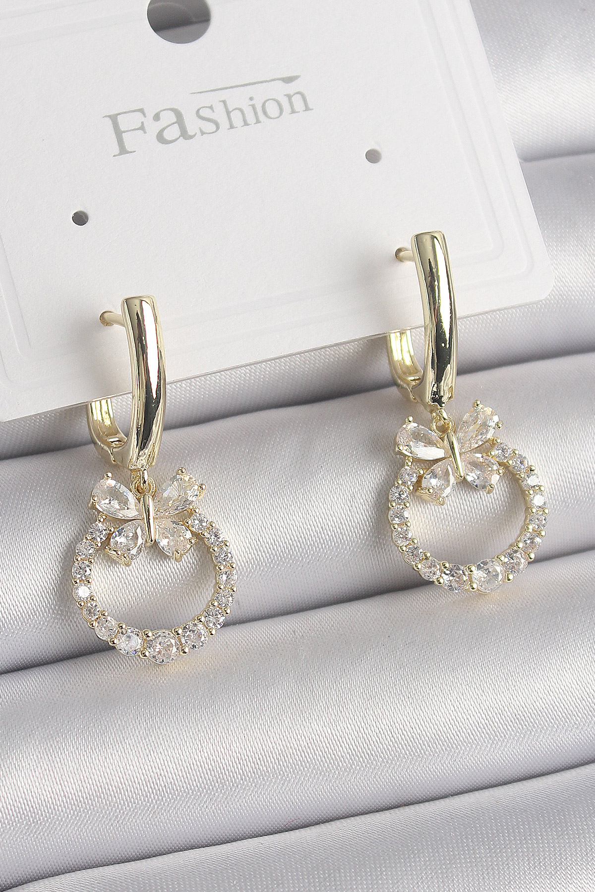 Erb%20Pirinç%20Gold%20Renk%20Zirkon%20Taşlı%20Kelebek%20Figür%20Sallantı%20Model%20Kadın%20Küpe