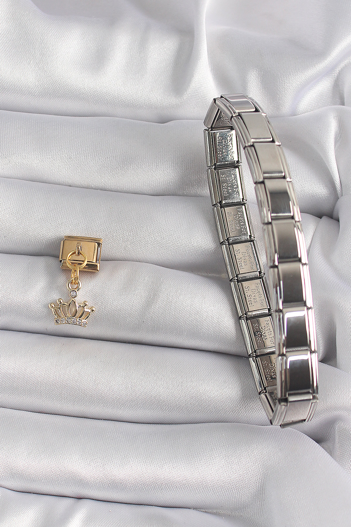 Erb%20316L%20Çelik%20Gold%20Renk%20Sallantı%20Zirkon%20Taşlı%20Taç%20Model%20Nomination%20Charm