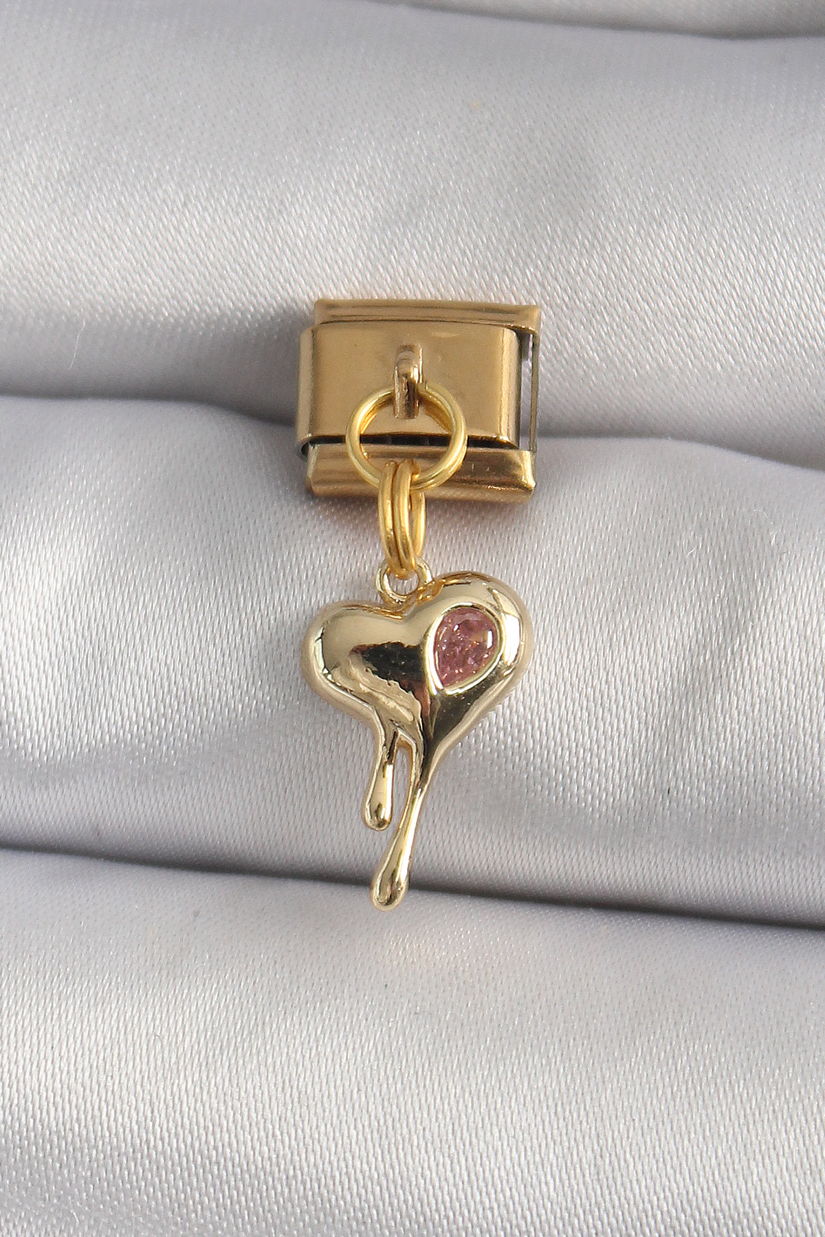 Erb%20316L%20Çelik%20Gold%20Renk%20Sallantı%20Eriyen%20Kalp%20Model%20Pembe%20Zirkon%20Taş%20Detaylı%20Nomination%20Charm