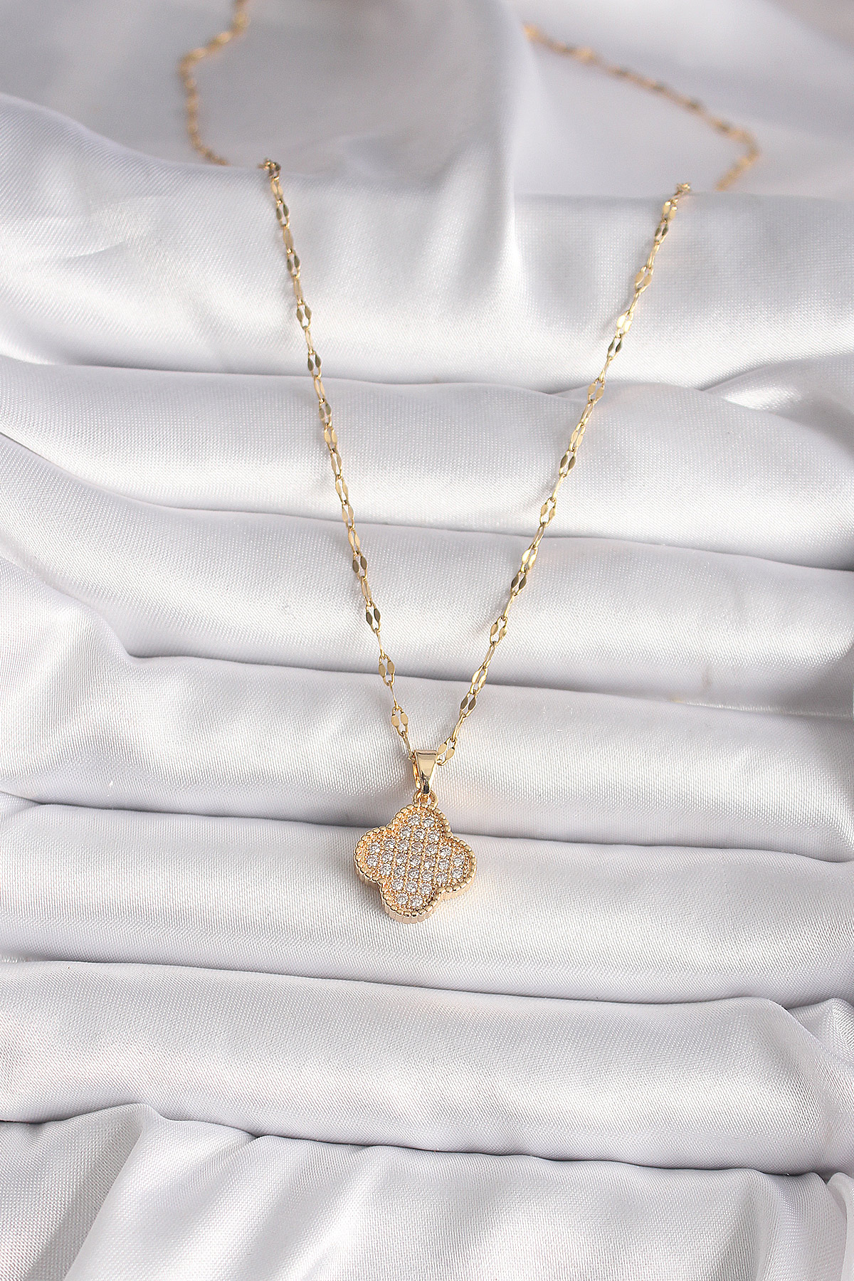 Erb%20316L%20Çelik%20Gold%20Renk%20Zirkon%20Taşlı%20Yonca%20Model%20Kadın%20Kolye