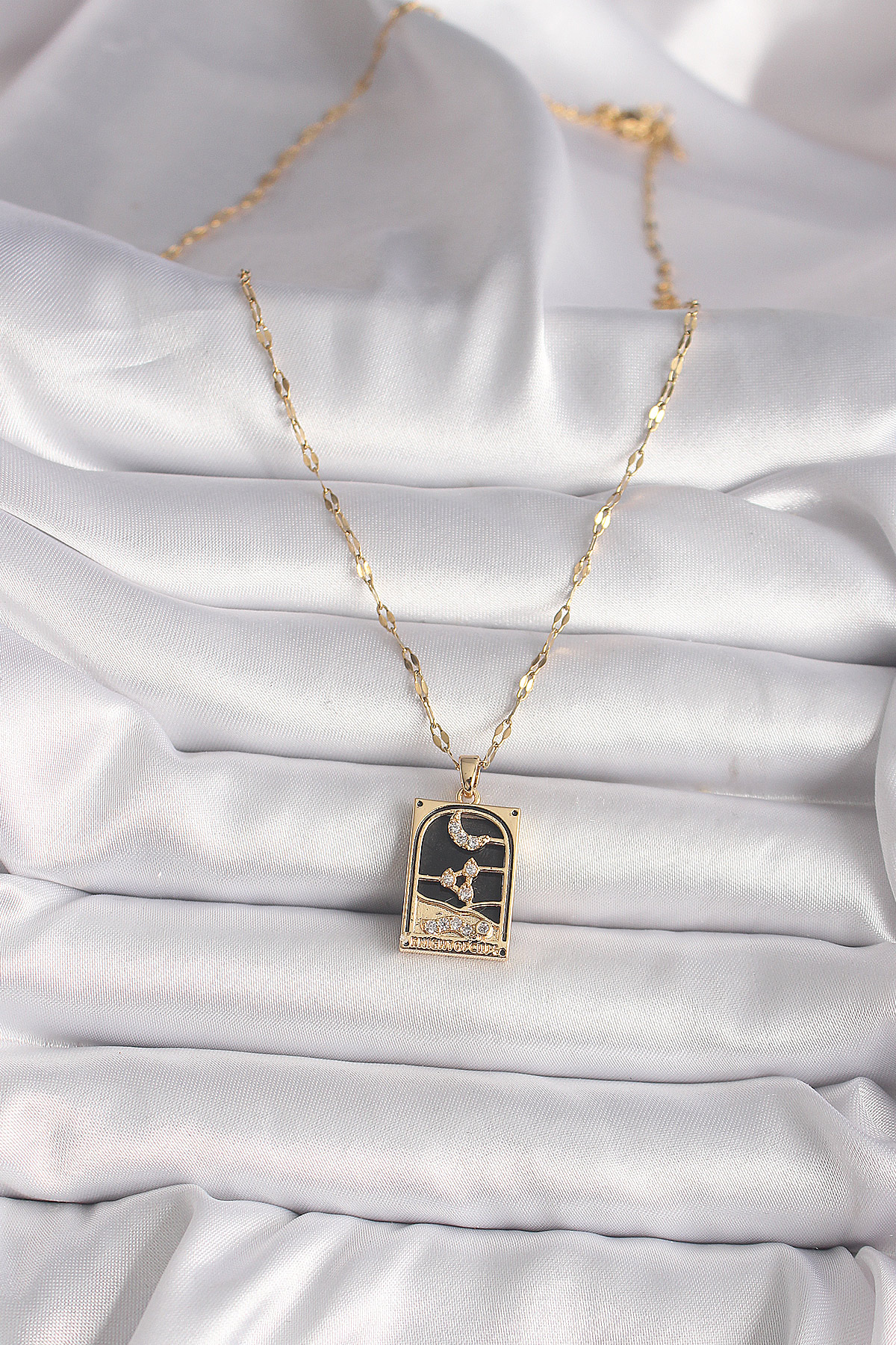 Erb%20316L%20Çelik%20Gold%20Renk%20Zirkon%20Taşlı%20Ay%20Figürlü%20Tarot%20Model%20Kadın%20Kolye