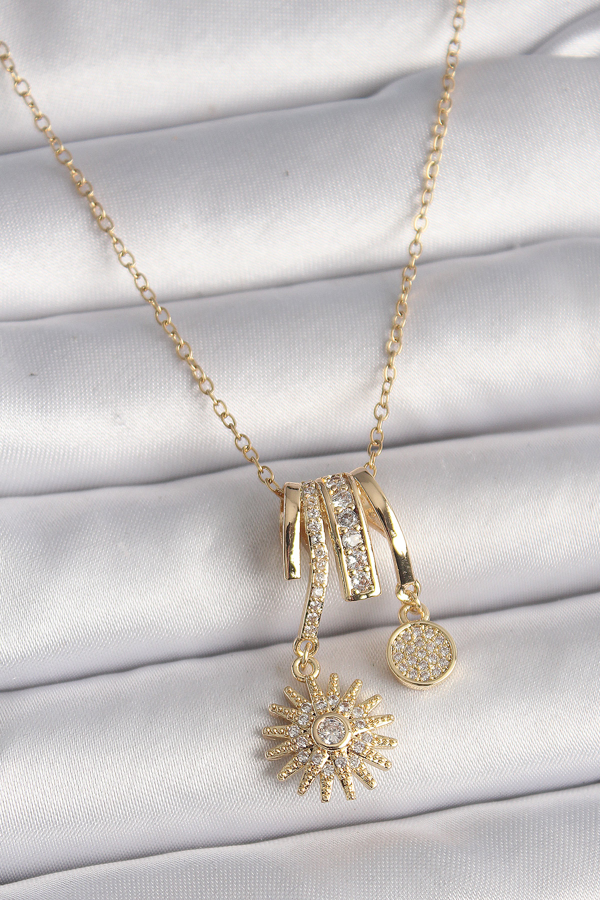 Erb%20316L%20Çelik%20Gold%20Renk%20Zincir%20Zirkon%20Taşlı%20Sallantı%20Kutup%20Yılıdızı%20Model%20Kadın%20Charm%20Kolye