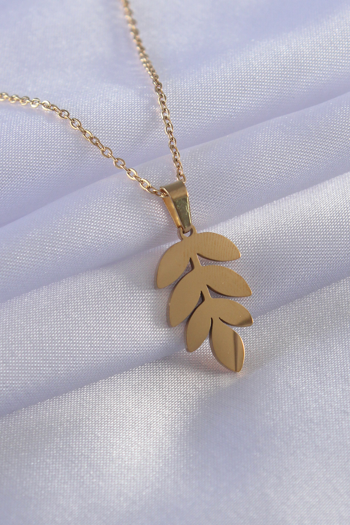 Erb%20316L%20Çelik%20Gold%20Renk%20Yaprak%20Model%20Kadın%20Kolye
