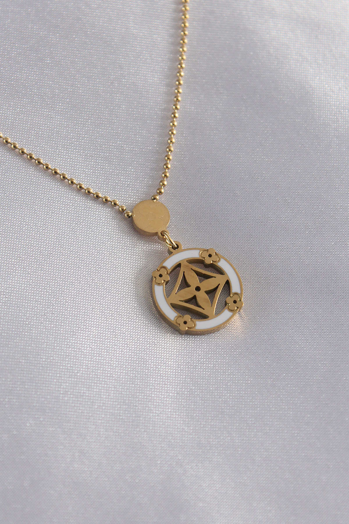 Erb%20316L%20Çelik%20Gold%20Renk%20Çiçek%20Figür%20Kadın%20Kolye