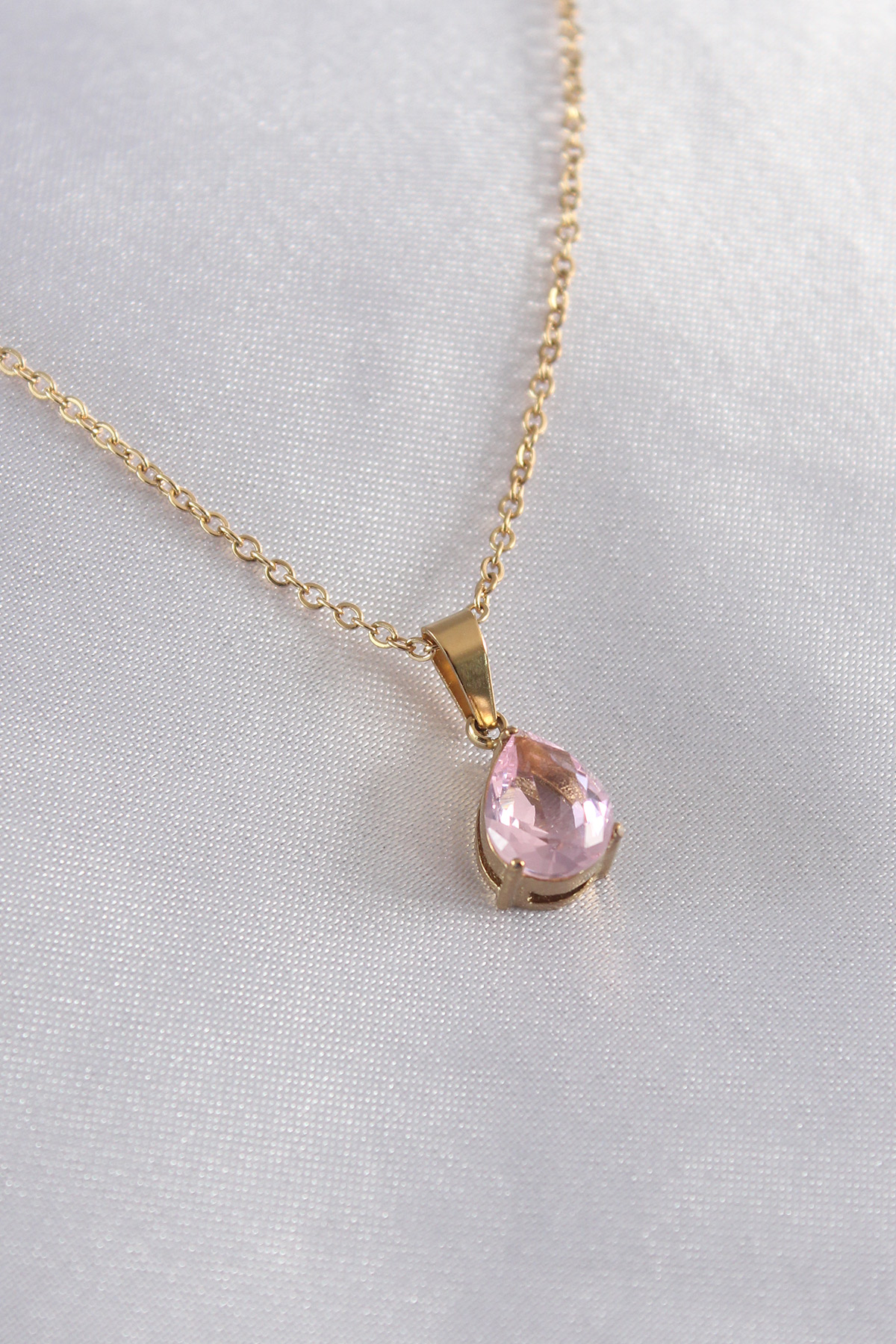 Erb%20316L%20Çelik%20Gold%20Renk%20Damla%20Model%20Kristal%20Taşlı%20Kadın%20Kolye