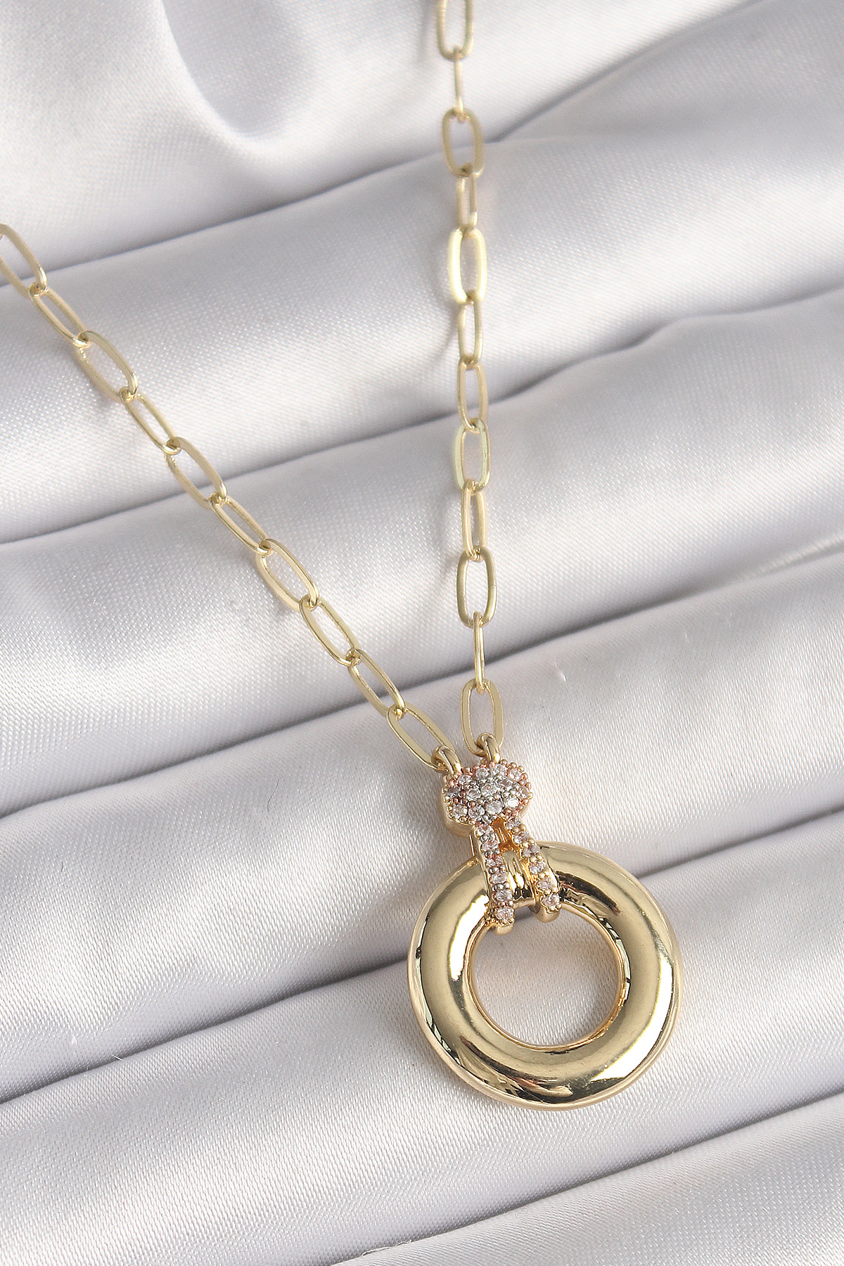 Erb%20Pirinç%20Gold%20Renk%20Zirkon%20Taş%20Detaylı%20Madalyon%20Model%20Kadın%20Kolye