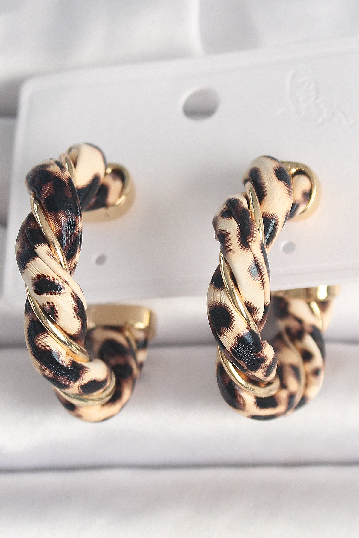 Erb%20Pirinç%20Gold%20Renk%20Sarmal%20Leopar%20Desen%20Halka%20Model%20Kadın%20Küpe