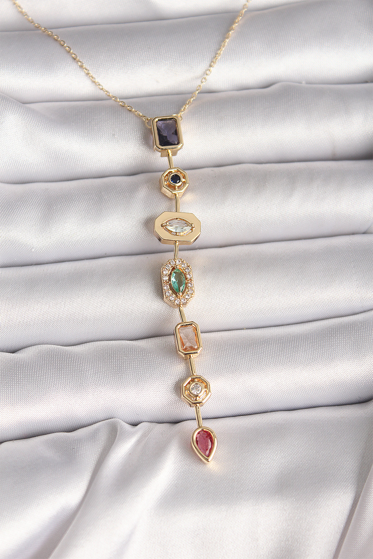 Erb%20Pirinç%20Gold%20Renk%20Zirkon%20Taşlı%20Baget%20Dekolte%20Model%20Kadın%20Kolye