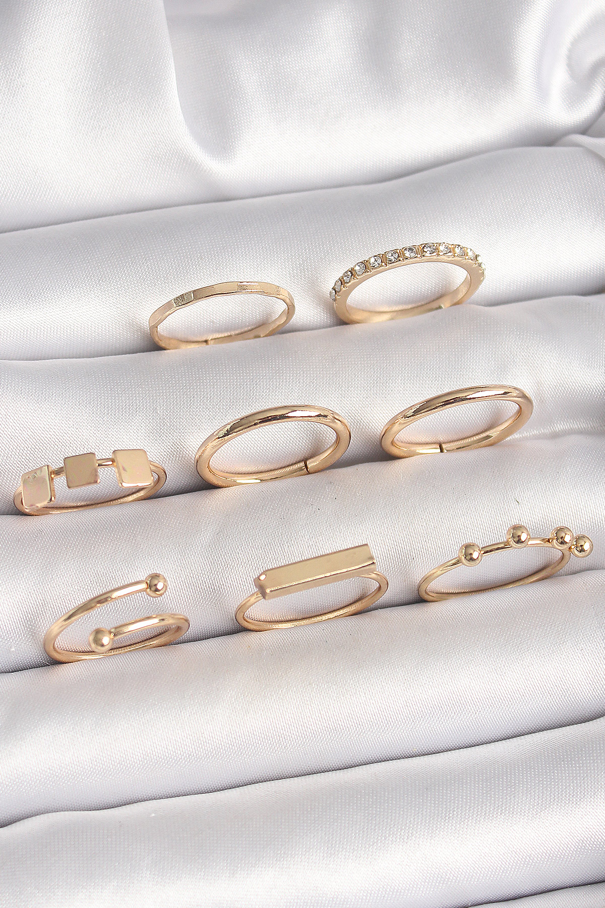 Erb%20Pirinç%20Gold%20Renk%20Goemetrik%20Sembol%20Model%20Zirkon%20Taş%20Detaylı%20Kadın%20Yüzük%20Kombini