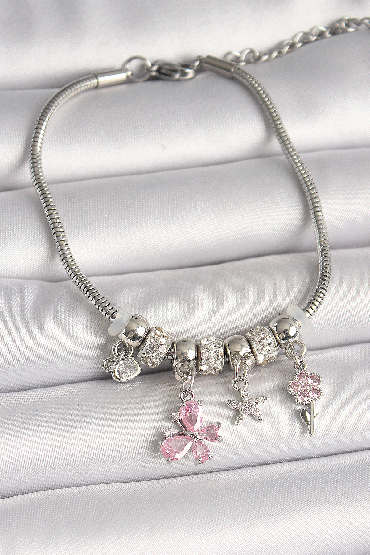 Erb%20Pirinç%20Gümüş%20Renk%20Sallantı%20Pembe%20Zirkon%20Taşlı%20Kelebek%20Figür%20Çiçek%20Detay%20Charm%20Kadın%20Bileklik