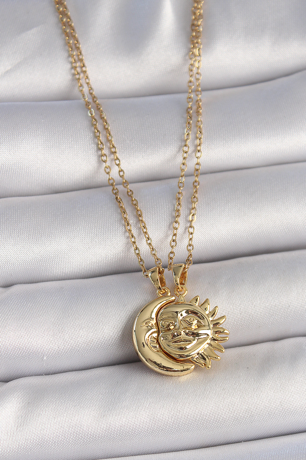 Erb%20316L%20Çelik%20Gold%20Renk%20Ay%20Güneş%20Model%20Arkadaşlık%20Kadın%20Kolye