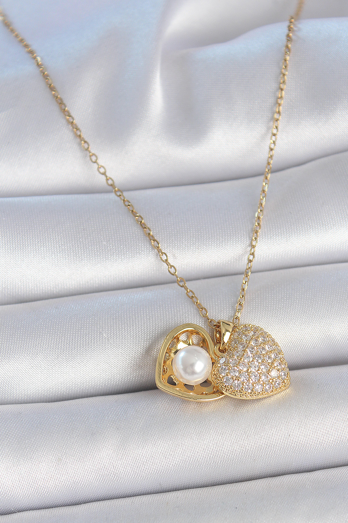 Erb%20316L%20Çelik%20Gold%20Renk%20Zincir%20Zirkon%20Taşlı%20Açılır%20İncili%20Kalp%20Model%20Kadın%20Kolye