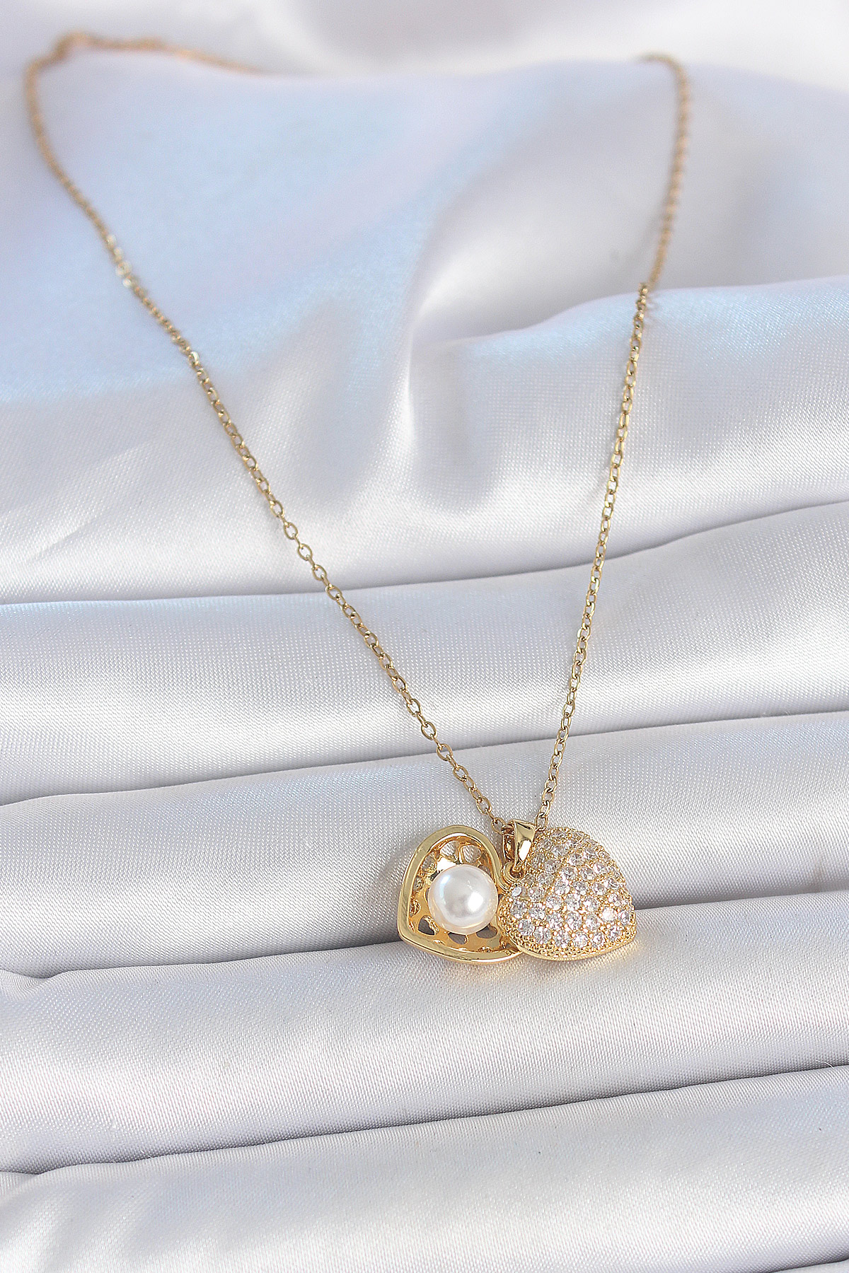 Erb%20316L%20Çelik%20Gold%20Renk%20Zincir%20Zirkon%20Taşlı%20Açılır%20İncili%20Kalp%20Model%20Kadın%20Kolye