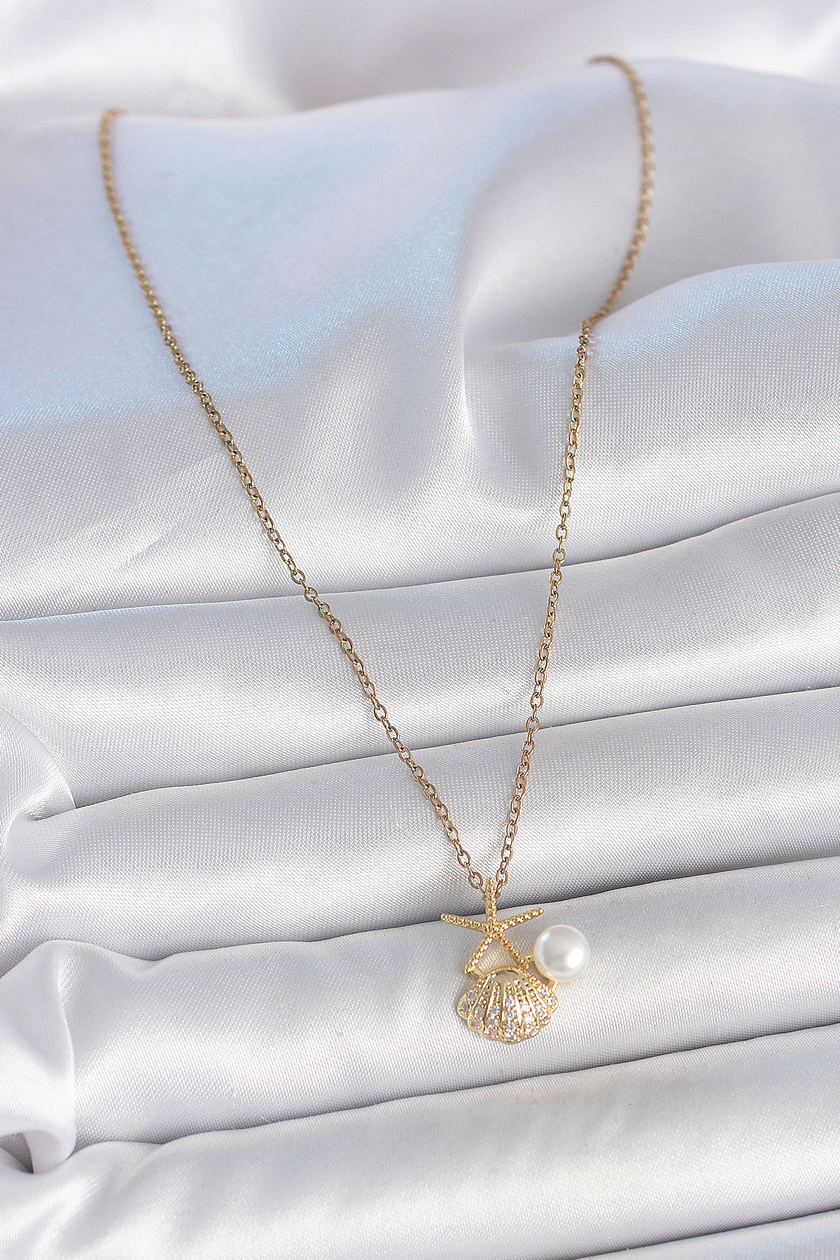 Erb%20316L%20Çelik%20Gold%20Renk%20Zincir%20Zirkon%20Taşlı%20Deniz%20Kabuğu%20Model%20İnci%20Detay%20Kadın%20Kolye