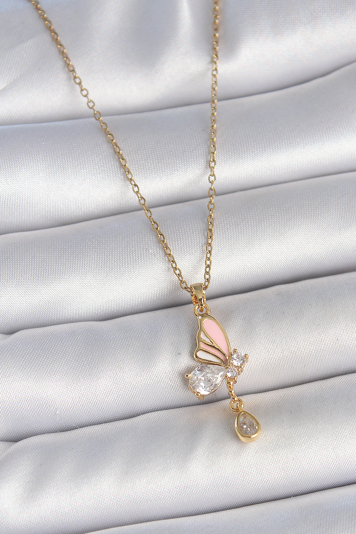 Erb%20316L%20Çelik%20Gold%20Renk%20Zincir%20Damla%20Zirkon%20Taşlı%20Kelebek%20Model%20Sallantı%20Detay%20Kadın%20Kolye