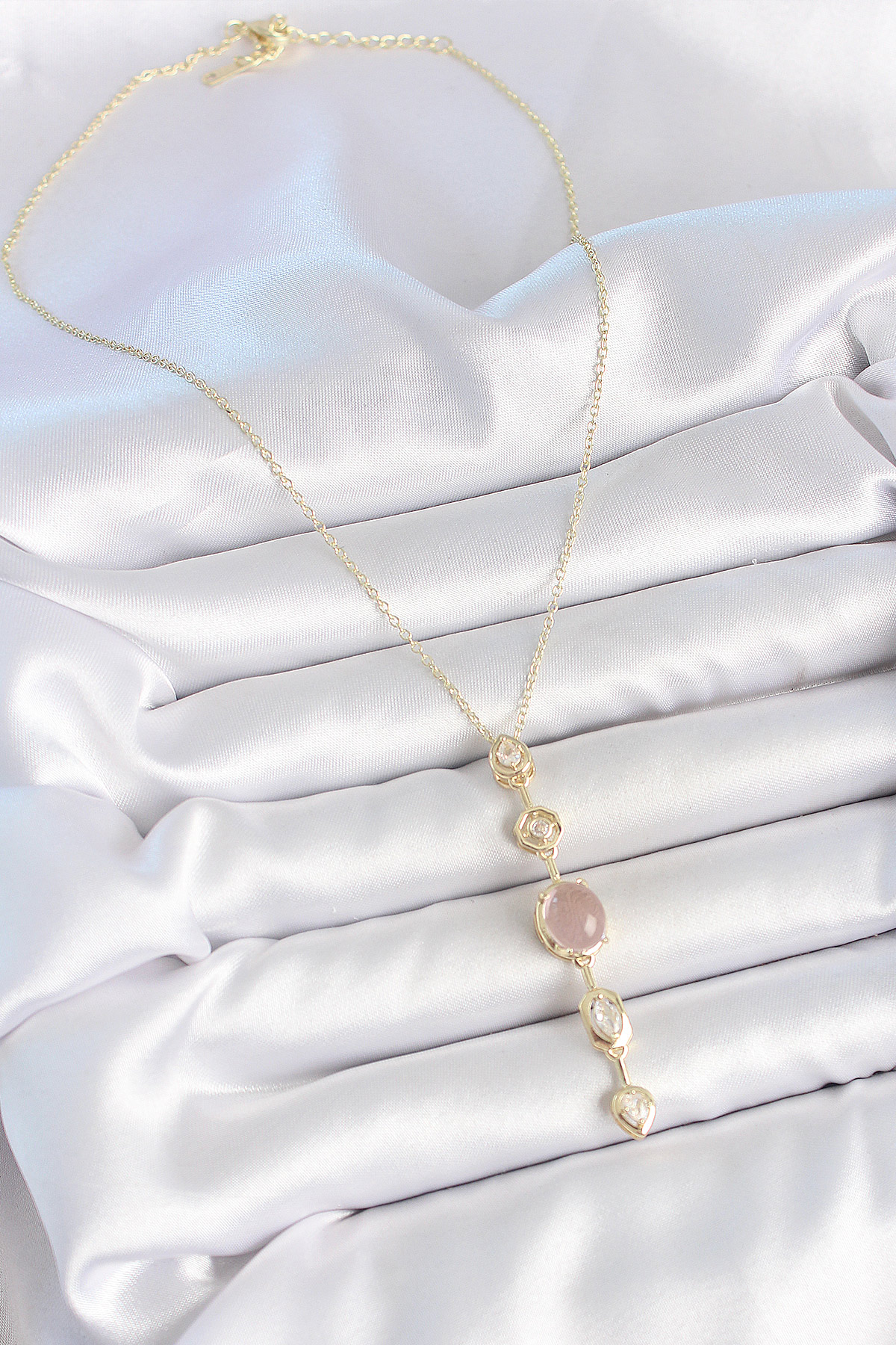 Erb%20316L%20Çelik%20Gold%20Renk%20Zincir%20Zirkon%20Taşlı%20Pembe%20Mineli%20Y%20Model%20Dekolta%20Kadın%20Kolye
