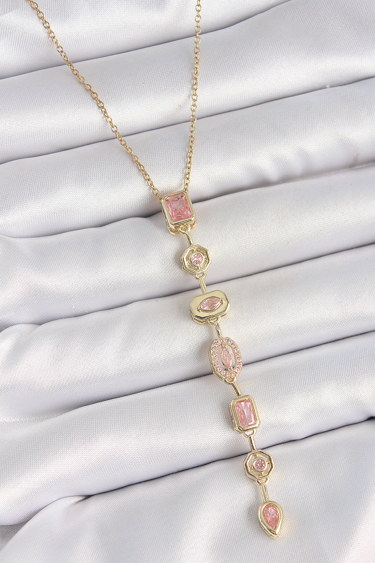 Erb%20316L%20Çelik%20Gold%20Renk%20Zincir%20Pembe%20Zirkon%20Taşlı%20Y%20Model%20Dekolte%20Kadın%20Kolye