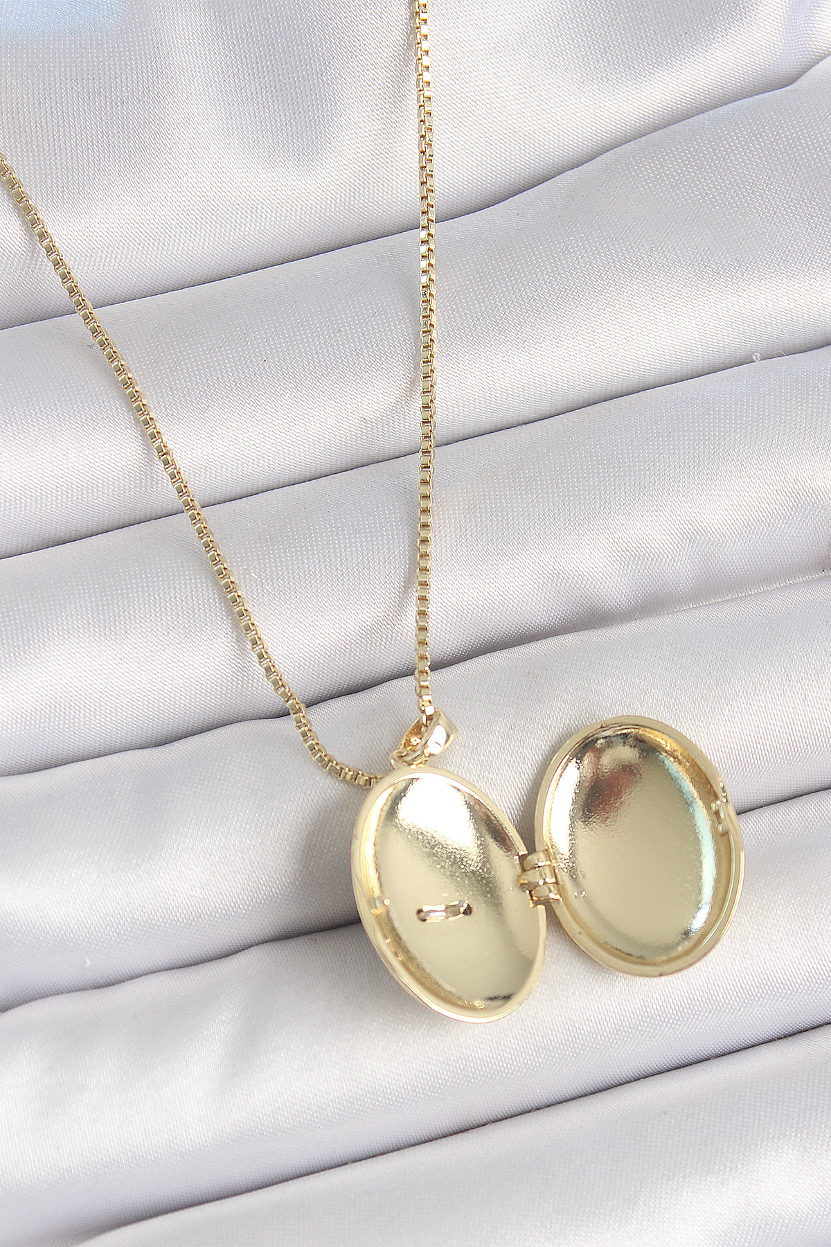 Erb%20316L%20Çelik%20Gold%20Renk%20Zincir%20Zirkon%20Taşlı%20Anka%20Kuşu%20İşlemeli%20Açılır%20Model%20Kadın%20Kolye