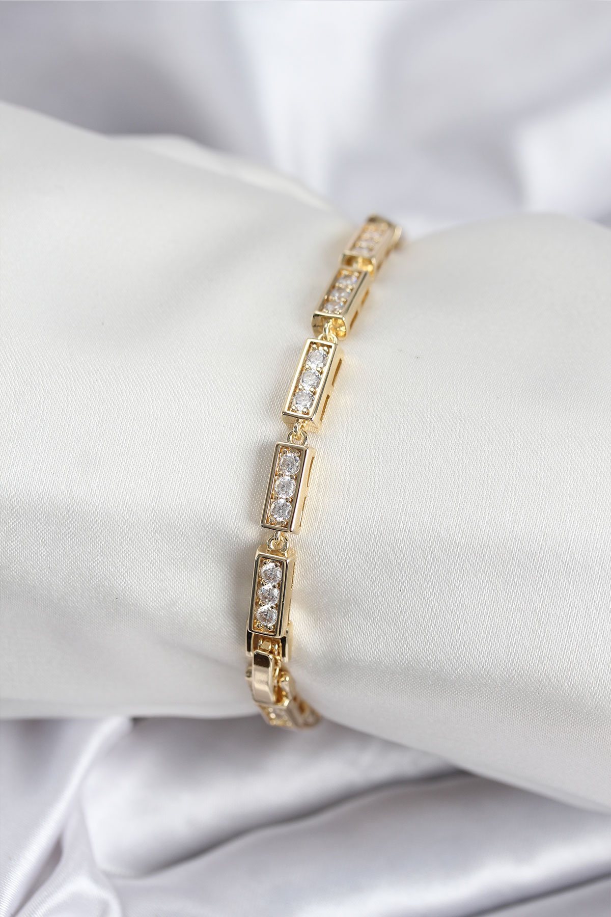 Erb Pirinç VIP Seri Gold Renk Parçalı Model Kadın Bileklik