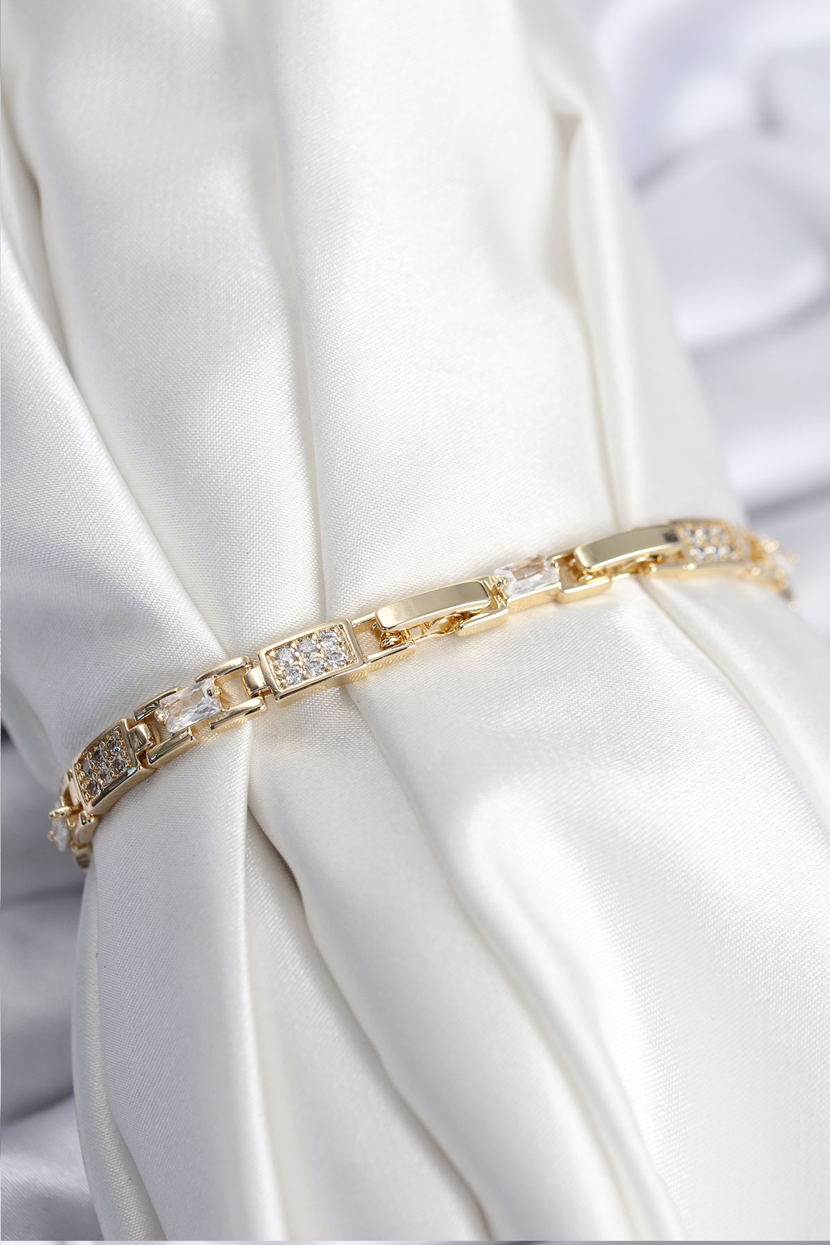 Erb Pirinç VIP Seri Gold Renk Zirkon Taşlı Model Kadın Bileklik