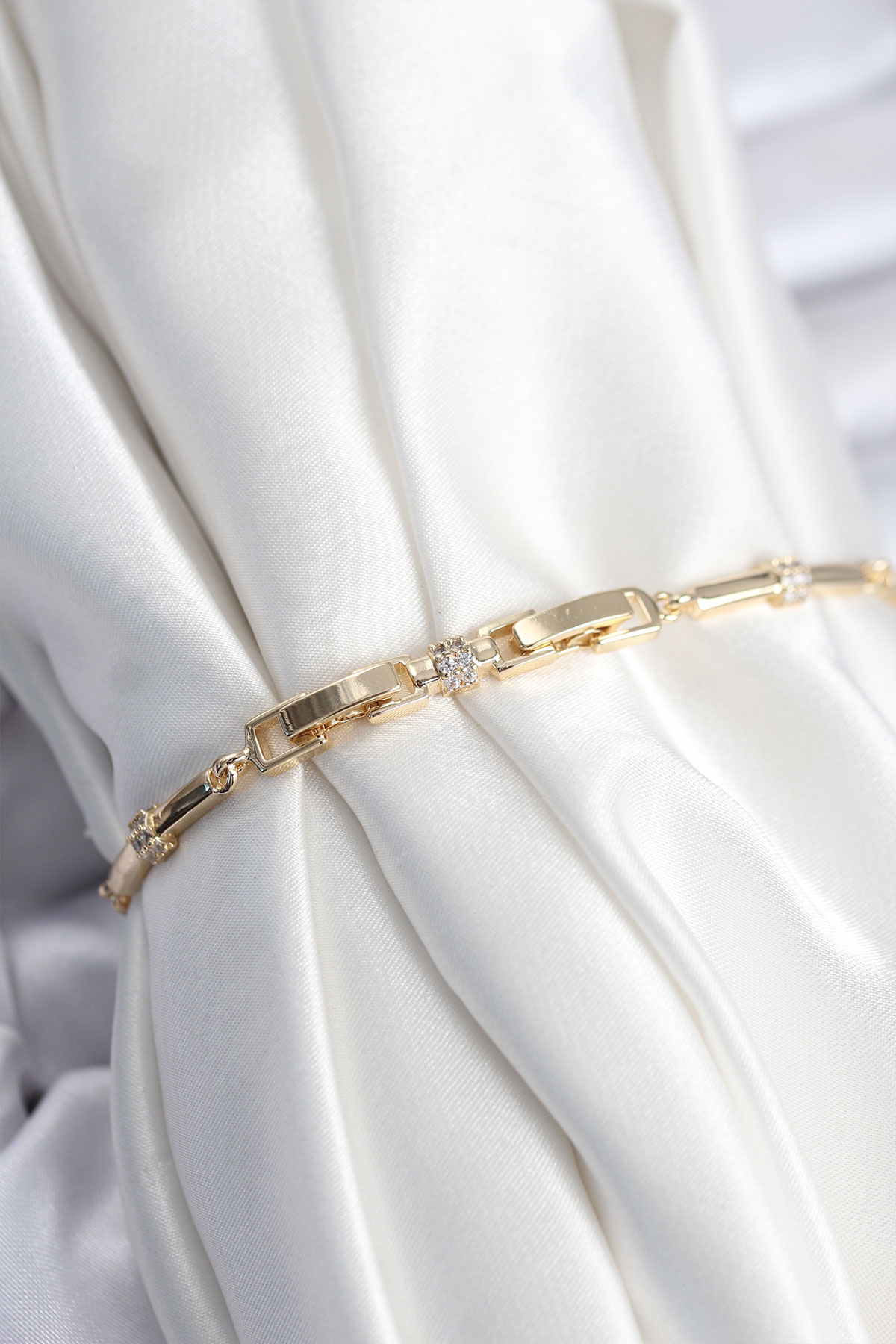 Erb Pirinç VIP Seri Gold Renk Parçalı Model Zirkon Taşlı Kadın Bileklik