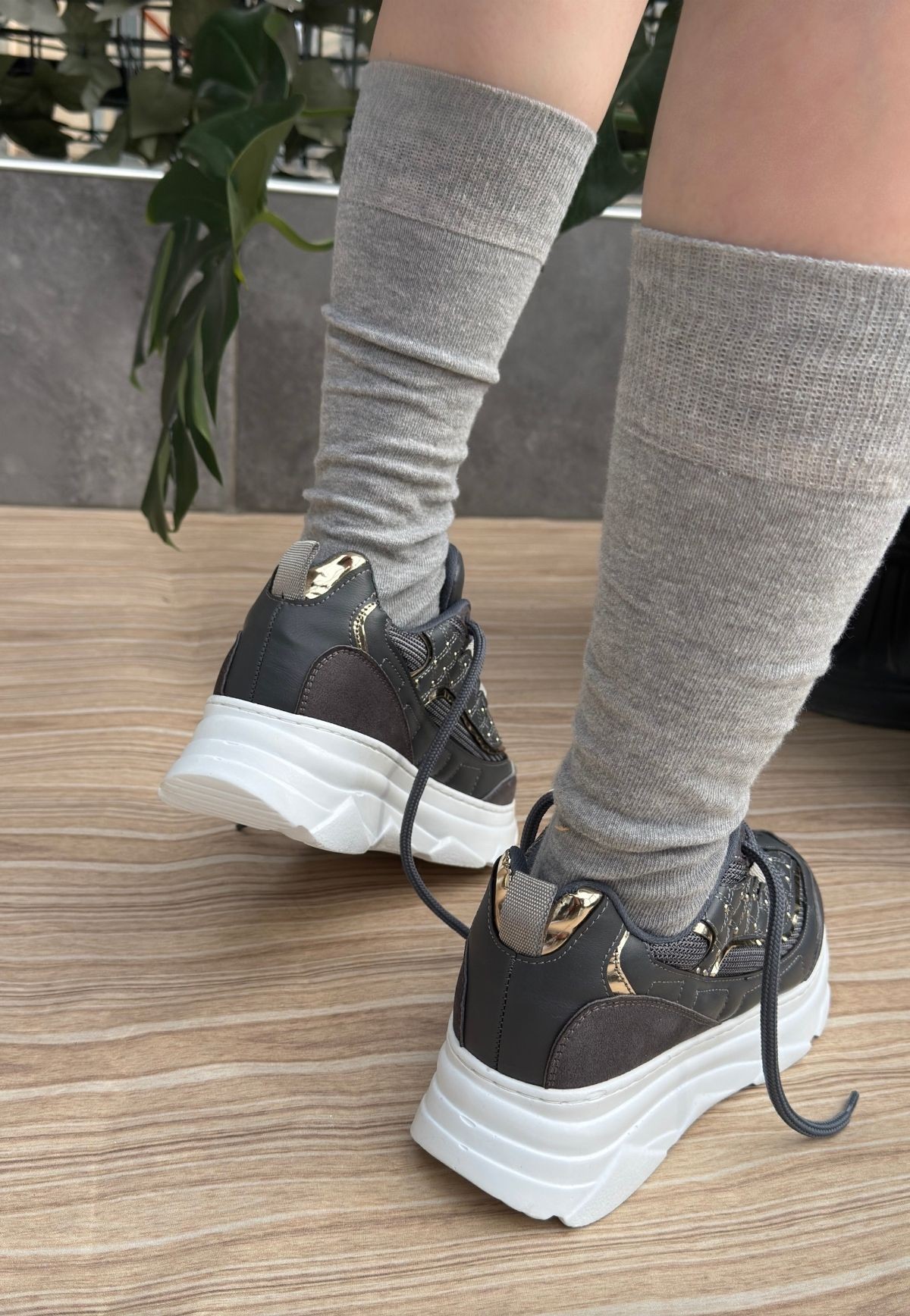 Aleid%20Gri%20Cilt%20Bağcıklı%20Spor%20Ayakkabı