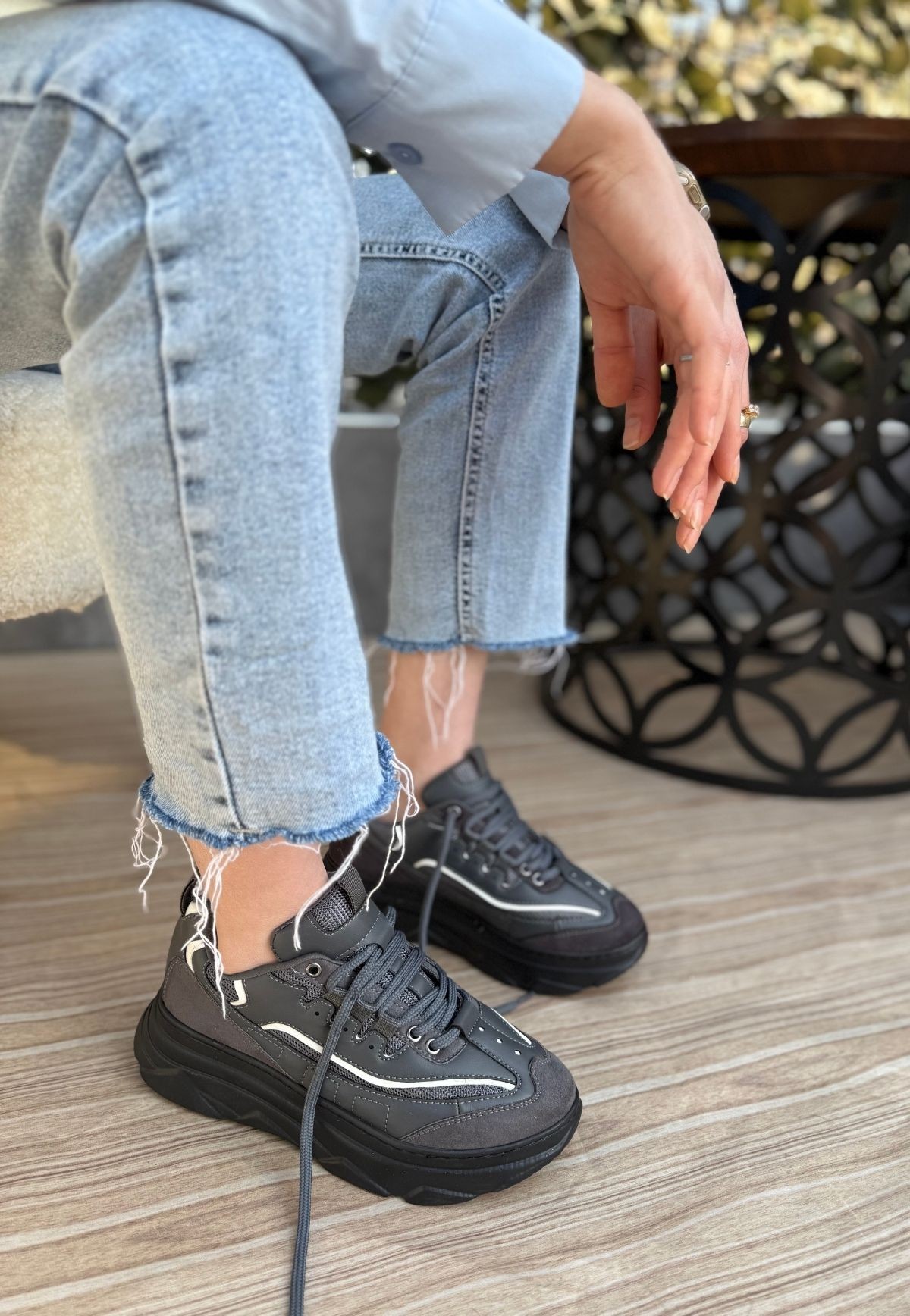 Imkea%20Gri%20Cilt%20Beyaz%20Detaylı%20Spor%20Ayakkabı