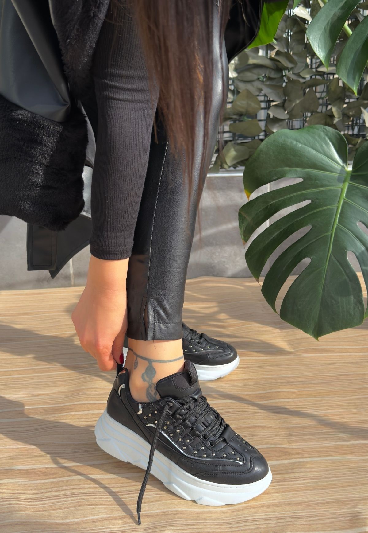 Aleid%20Siyah%20Cilt%20Bağcıklı%20Spor%20Ayakkabı