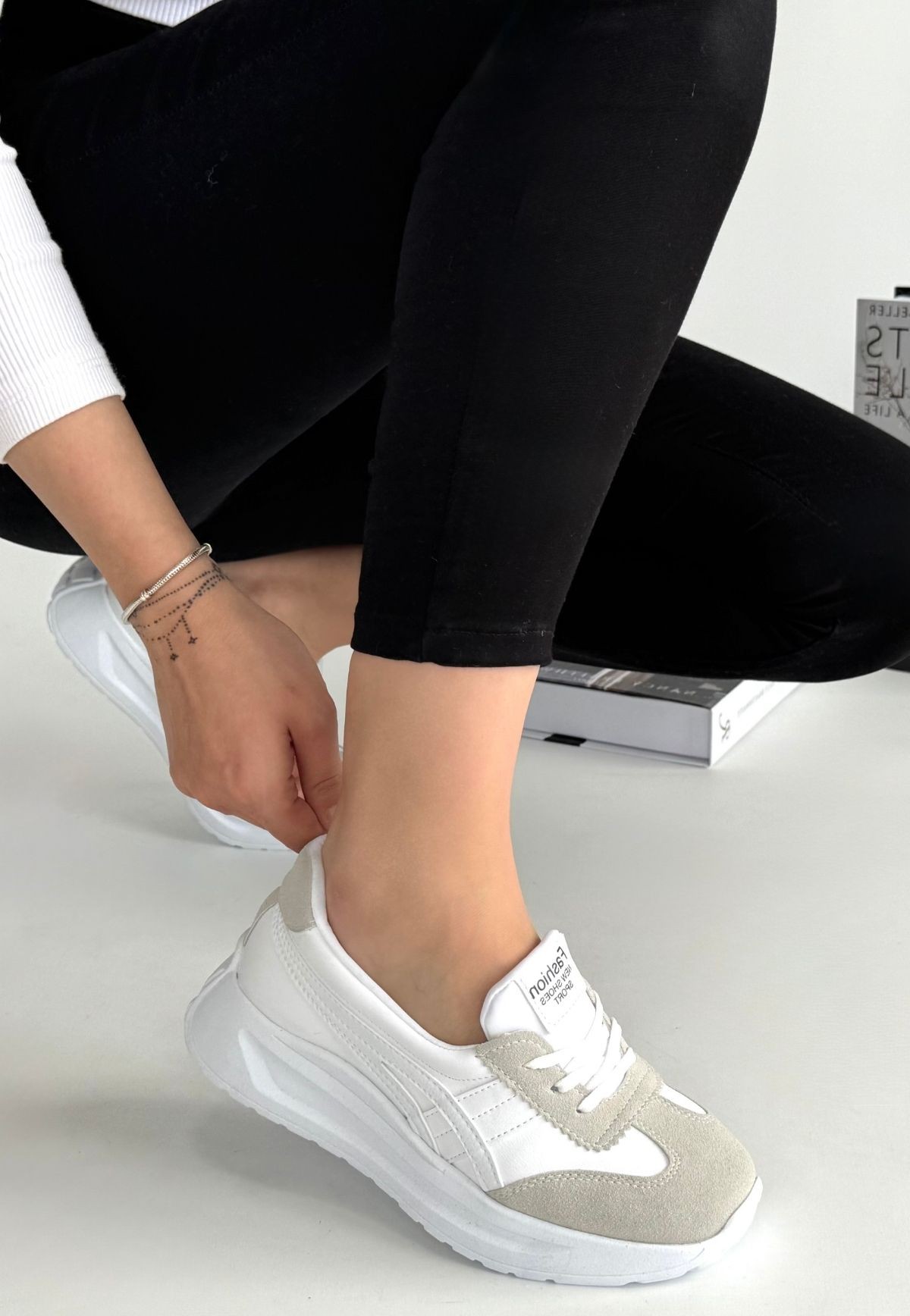 Zitta%20Beyaz%20Cilt%20Bağcıklı%20Spor%20Ayakkabı