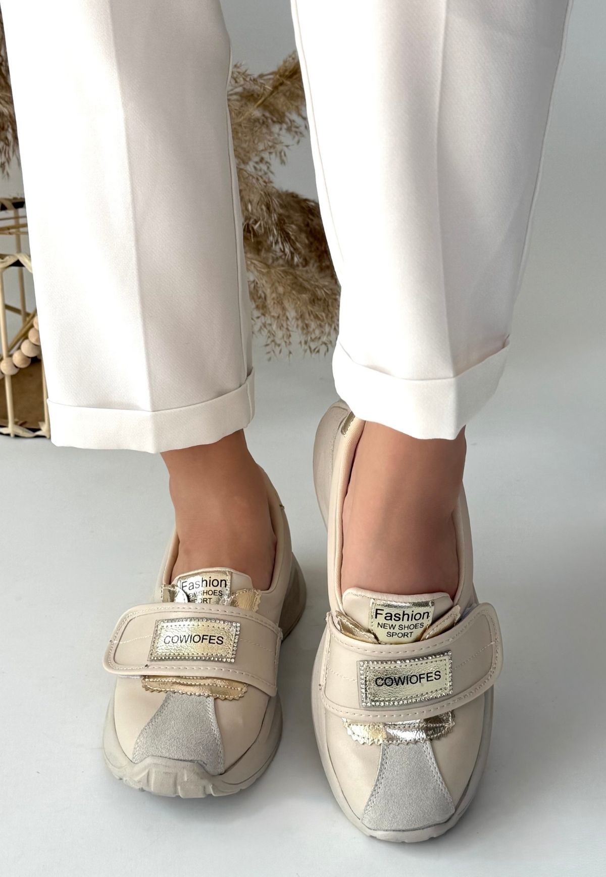 Lilay%20Bej%20Cilt%20Gold%20Detaylı%20Spor%20Ayakkabı