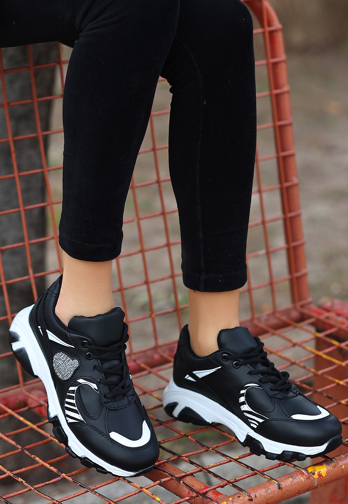 Diana Siyah Cilt Bağcıklı Spor Ayakkabı