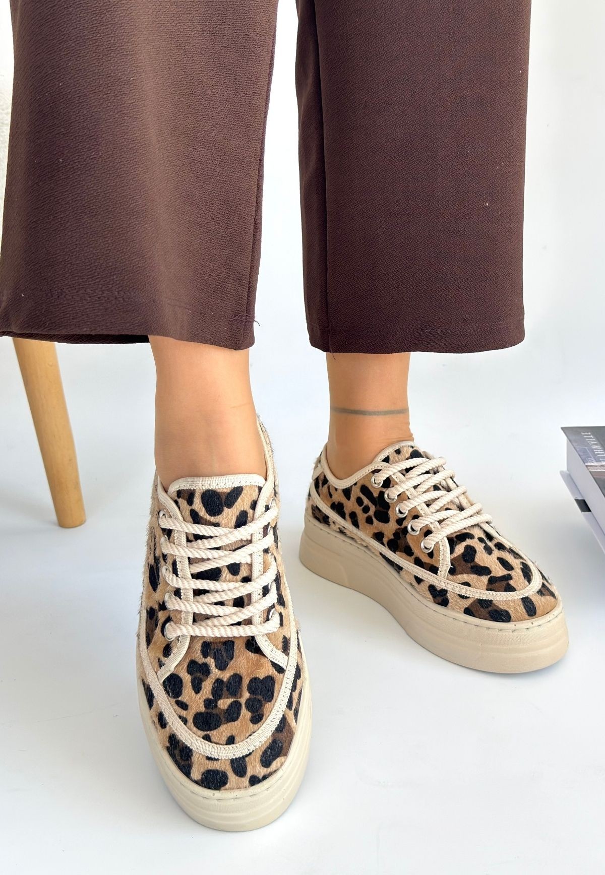 Carin%20Leopar%20Süet%20Bağcıklı%20Spor%20Ayakkabı