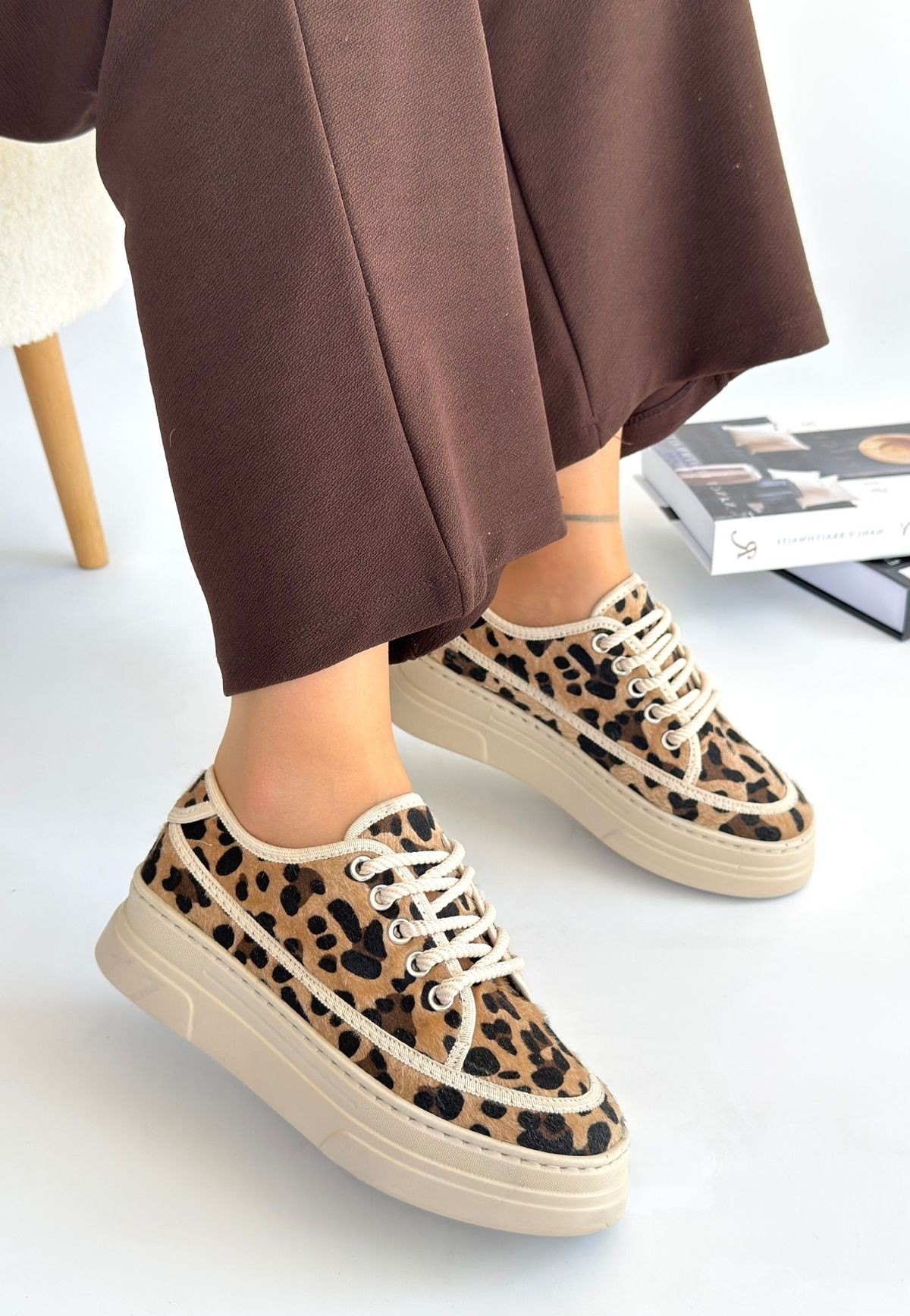Carin%20Leopar%20Süet%20Bağcıklı%20Spor%20Ayakkabı