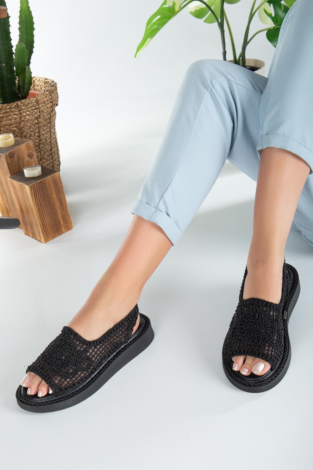 Ronz%20Siyah%20Örgülü%20Sandalet