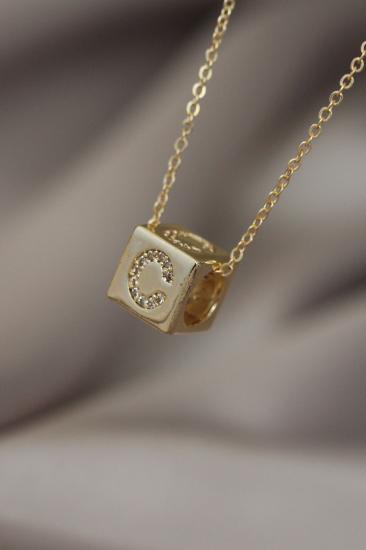 Erb Gold Renk Zirkon Taşlı Küp Model C Harfli Kolye