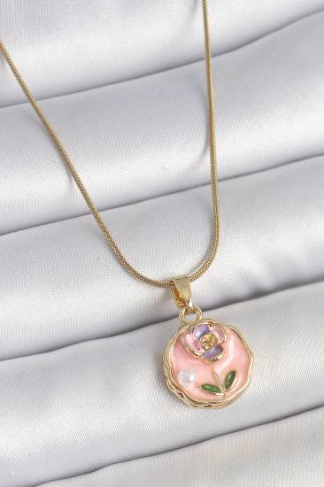 Erb 316L Çelik Gold Renk Zincir Pembe Minimal Çiçek İşlemeli İnci Detay Portre Model Kadın Kolye