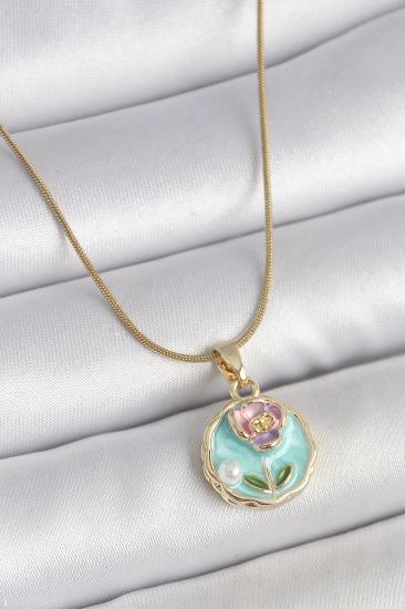 Erb 316L Çelik Gold Renk Zincir Mavi Minimal Çiçek İşlemeli İnci Detay Portre Model Kadın Kolye